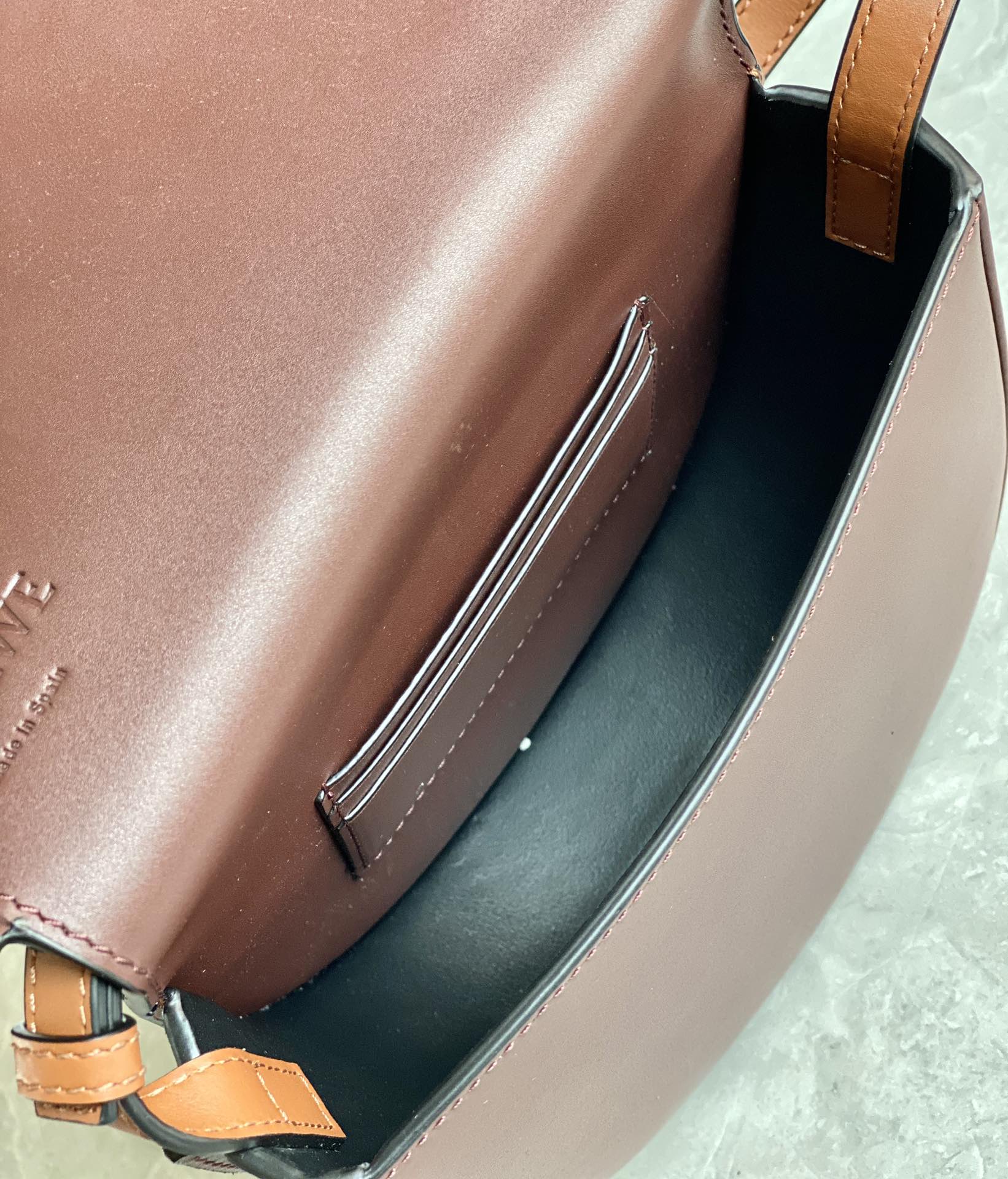 LOEWE罗意威 Heel duo系列单肩包 0508酒红/棕