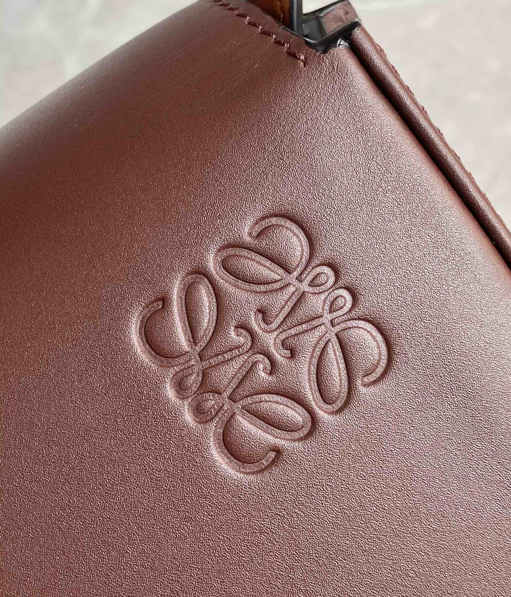 LOEWE罗意威 Heel duo系列单肩包 0508酒红/棕