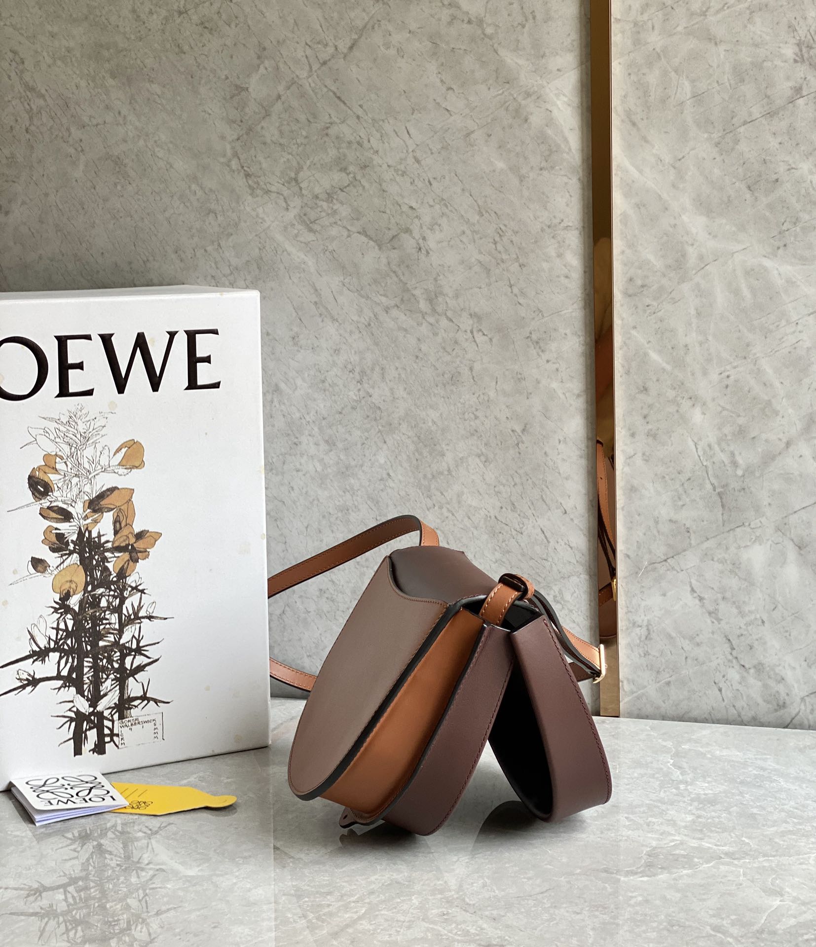 LOEWE罗意威 Heel duo系列单肩包 0508酒红/棕