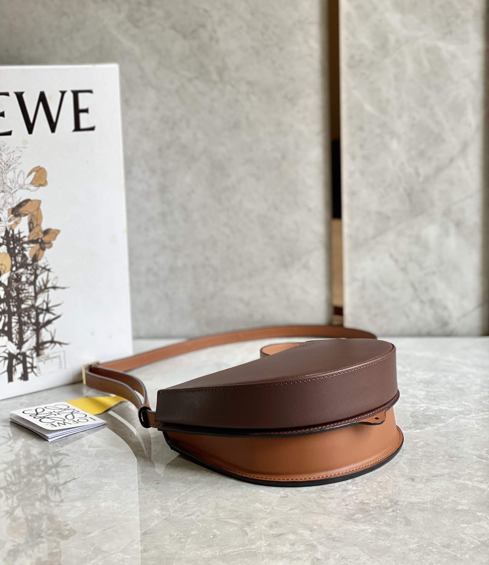 LOEWE罗意威 Heel duo系列单肩包 0508酒红/棕
