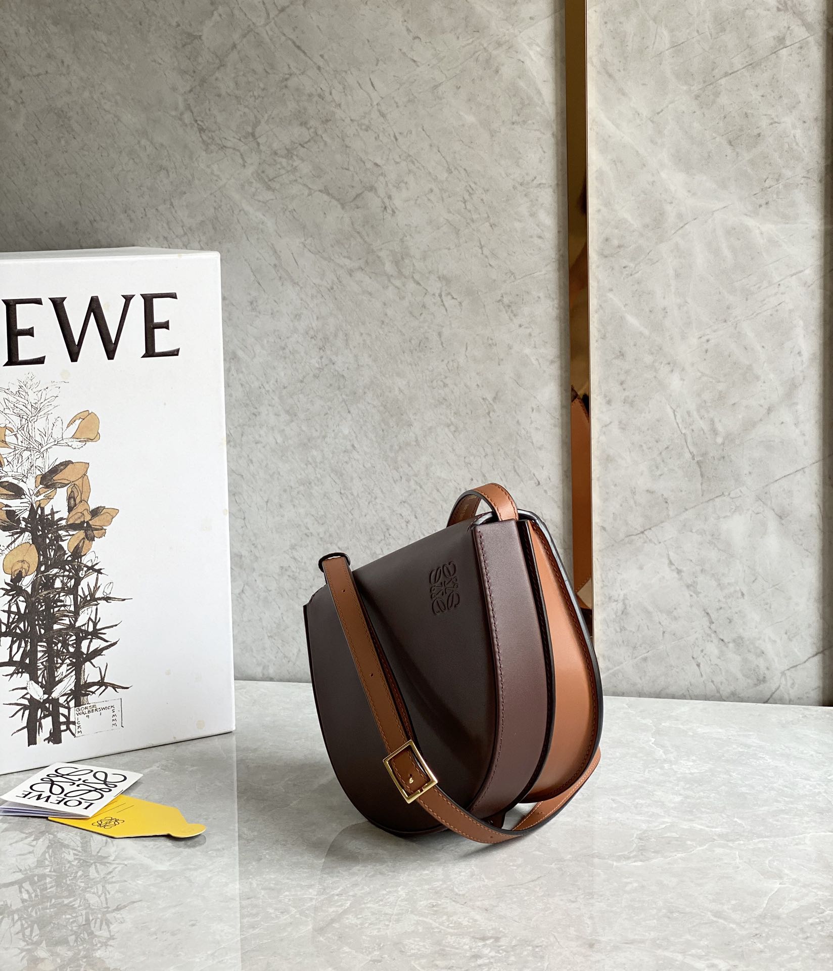 LOEWE罗意威 Heel duo系列单肩包 0508酒红/棕