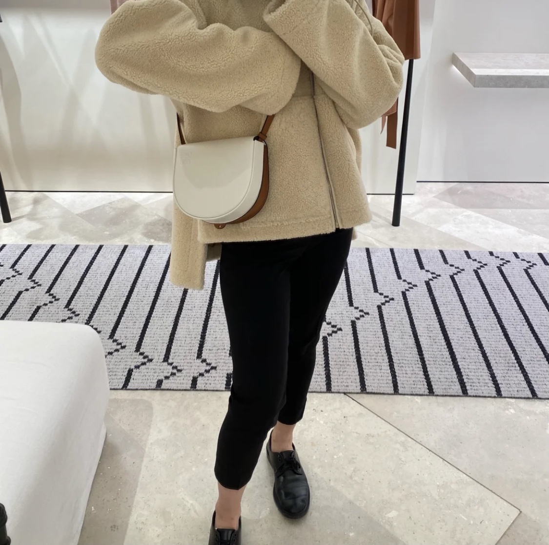 LOEWE罗意威 Heel duo系列单肩包 0508白/棕