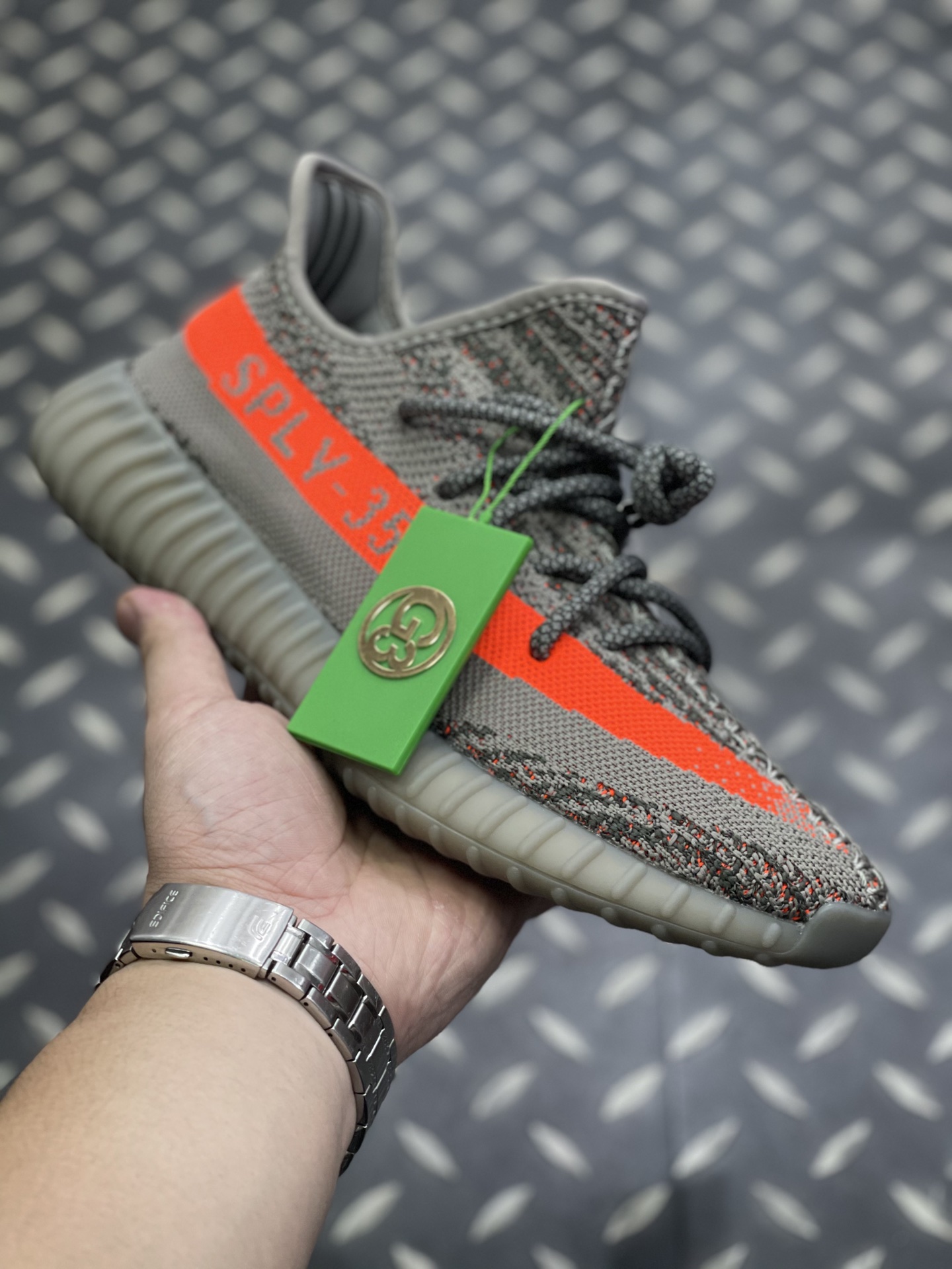 NO:620611,High version [G3 version pure original terminal supply] 350V2 gray orange baby's breath GW1229 details upgraded to pure original level. Any comparison is welcome!  The shoe shape has been adjusted many times to achieve the best results. The upper is soft and elastic, and the thickness is consistent with the original. The soles are made of boost real popcorn, which feels full on the feet. The weight of the entire pair of shoes is consistent with the original shoes. The cost of the shoe box, Sydney paper and shoe tree is different from the various versions on the market. The official synchronized item number is CW1229, gray and orange starry sky, size 36 36.5 37 38 38.5 39 40 40.5  41 42 42.5 43 44 44.5 45 46! 47 48 the next day,19860909高版本【G3版纯原终端供应】350V2灰橙满天星GW1229细节升级 可达纯原级别 欢迎任何比对！ 鞋型经过多次调整 已达到最佳效果 鞋面柔软弹性十足厚度一丝一线与正品一致 鞋底采用boost真爆爆米花 脚感十足 整双鞋子重量更是与原鞋一致 鞋盒 雪梨纸 和鞋撑 所使用的成本更是区别市面各种版本 官方同步货号CW1229灰橙满天星尺码36 36.5 37 38 38.5 39 40 40.5 41 42 42.5 43 44 44.5 45 46！47 48隔天,,Men's shoes