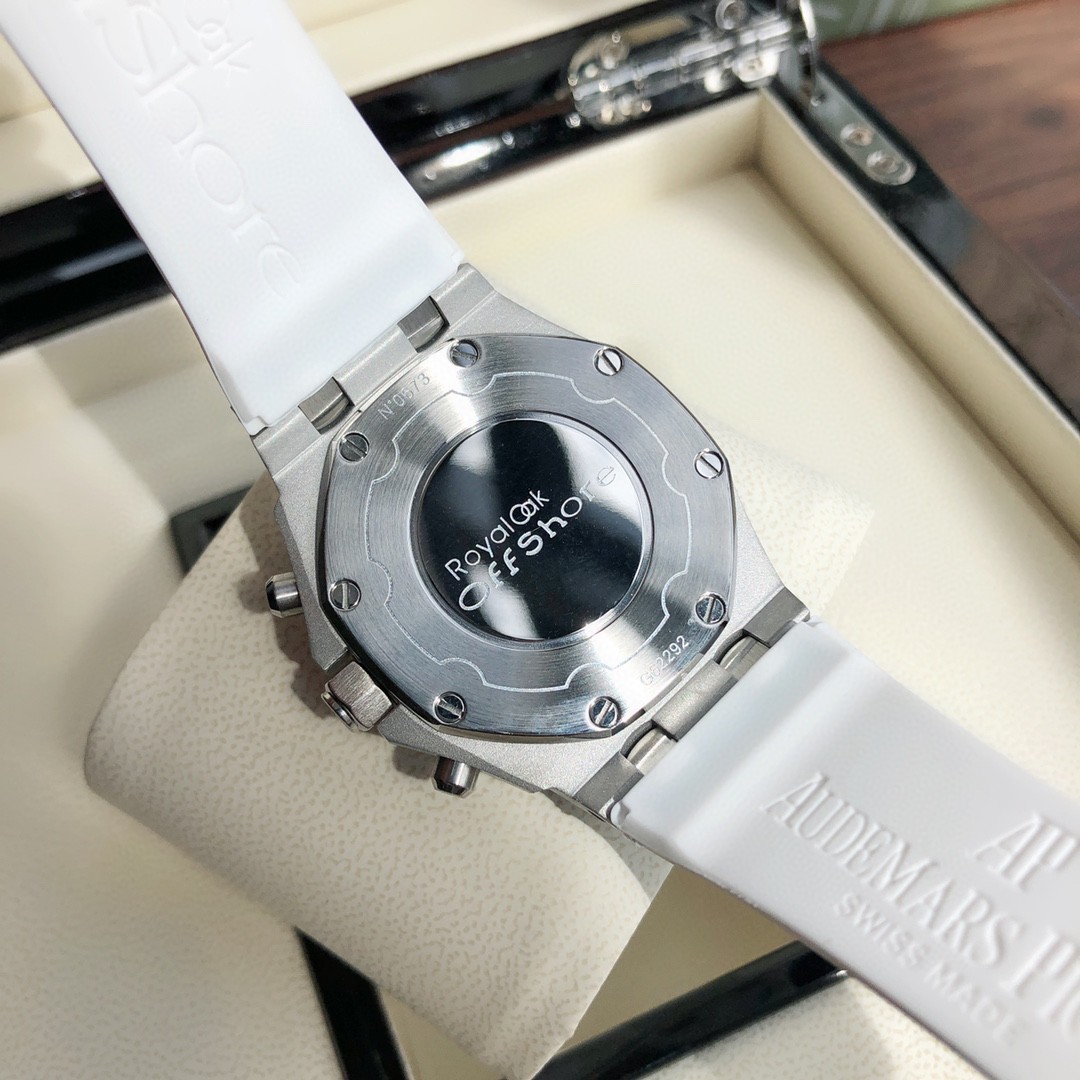 Audemars Piguet 最新皇家橡树离岸系列 当下最热门的爱彼女式腕表之一 A P-爱彼皇家橡树离岸型系列