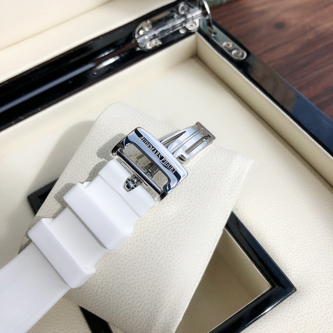 Audemars Piguet 最新皇家橡树离岸系列 当下最热门的爱彼女式腕表之一 A P-爱彼皇家橡树离岸型系列