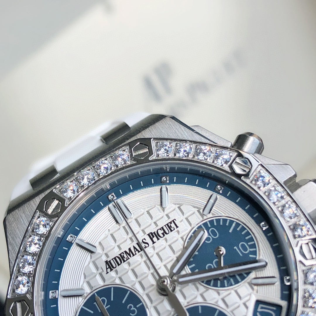 Audemars Piguet 最新皇家橡树离岸系列 当下最热门的爱彼女式腕表之一 A P-爱彼皇家橡树离岸型系列
