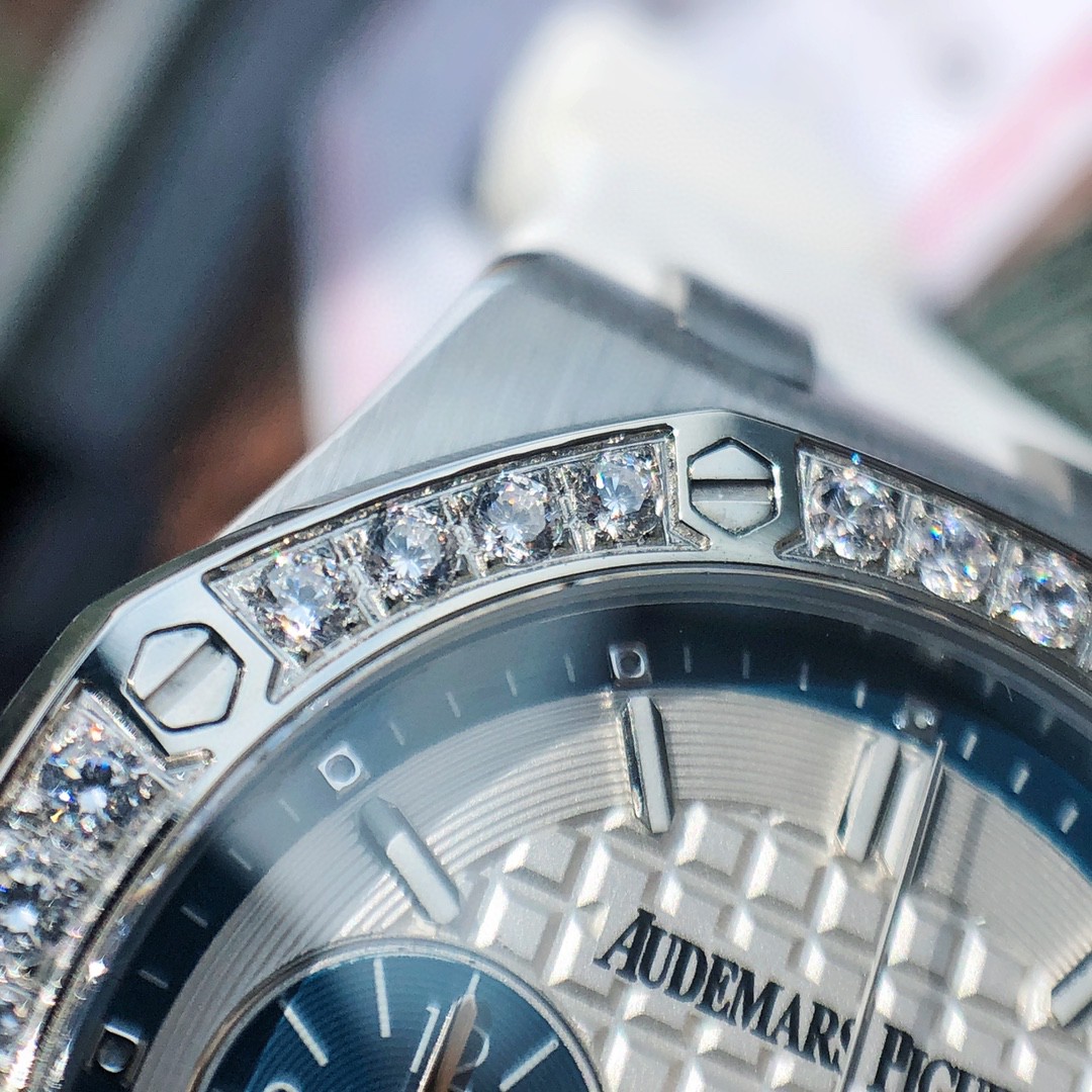 Audemars Piguet 最新皇家橡树离岸系列 当下最热门的爱彼女式腕表之一 A P-爱彼皇家橡树离岸型系列