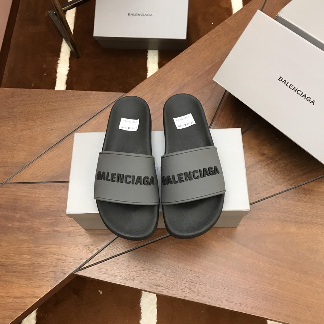 NO:348745,Balenciaga luxury couple slippers, casual loose and comfortable. The picture must be popular [Happy][Happy] Size Women 36-41 Male: 38-46,,balenciaga,slippers19860909巴黎世家 奢侈品情侣拖鞋,休闲宽松舒适型.上图片必爆款[愉快][愉快] Size女36-41 男:38-46,,balenciaga,slippers,Men's shoes