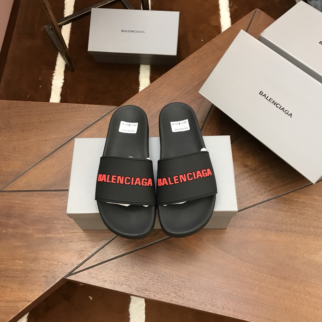 NO:348819,Balenciaga luxury couple slippers, casual loose and comfortable style. The picture must be popular [Happy][Happy] Size Women 36-41 Male: 38-46.,,balenciaga,slippers19860909巴黎世家 奢侈品情侣拖鞋,休闲宽松舒适型.上图片必爆款[愉快][愉快] Size女36-41 男:38-46.,,balenciaga,slippers,Men's shoes