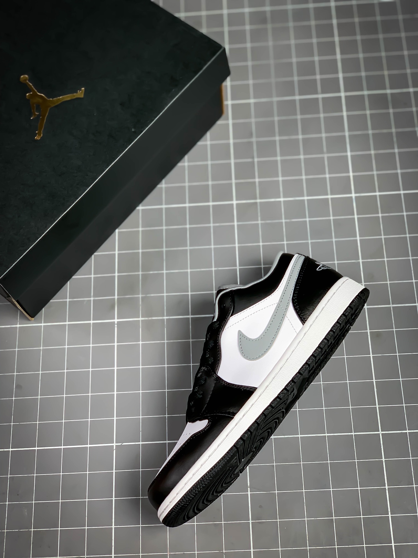 💰140真标💰200公司级💰240纯原版
Air Jordan 1 Low AJ1 （盗图无耻）
耐克 阿迪达斯 三叶草 椰子350 v2 sb dunk 古驰脏脏鞋 麦昆 匡威1970s 万斯 vans 范斯 新百伦 乔丹 air jordan asics亚瑟士 斯凯奇 斐乐 彪马 锐步 mlb fila 鬼冢虎 莆田鞋 板鞋 樱花粉 af1 高帮 纯白 复古 满天星 解构 鞋盾 小麦色 蓝粉 马卡龙 低帮 独角兽 鸳鸯 联名 童鞋 冰淇淋 骨白冰蓝 白蓝 黑色 小白鞋 电玩像素 黑白 涂鸦 镭射 雾霾 白色 diy 1970s 夜光 大童 泼墨 中帮 黑武士 洛克公园 魔术贴 情侣 经典 四钩 奶咖色 刮刮乐 白丝绸 白银 3m 反光 白绿夜光 白橙双钩 小雏菊 权志龙 白绿橙 off white 飞线 金钩 冰块 小银钩 笑脸 缝线 剪纸 纯黑 蓝丝绸 情人节限定 白金 蓝白 354 黑曜石 熊猫 像素 冰蓝 四小勾 水晶底 寿桃 洞洞鞋 彩虹像素 灰色 air force 1 黑色 拖鞋 aj4 aj35 aj11 篮球鞋 莆田 aj3 aj6 aj13 aj7 童鞋 儿童鞋 aj312 aj36 黑白奥利奥 传奇蓝 aj32 限量版 飞人拖鞋 康扣 熊猫 北卡蓝 low 白水泥 藤原浩 aj34郭艾伦 影子灰 蒂芙尼绿 aj10 倒钩 aj9 冰雪奇缘 黑曜石 aj31 aj270 球鞋 大魔王 冰激凌 樱木花道 热熔岩 迪奥联名 胭脂红 凉鞋 aj15 满天星 水泥灰 芝加哥 鸳鸯 aj28 情侣 aj28 樱花粉 电玩像素 北卡蓝 小迪奥 粉色 樱花粉 电玩像素 烟灰 变色龙 兵马俑 大巴黎 aj16 兔八哥 马卡龙 大学蓝 aj30 黑水泥 白蛇 叶绿素 火影 白水泥 情人节限定 粉蛇 黑红 球鞋gtcut kobe球鞋 zoom kobe 500黑武士 2022r nike星空 gt球鞋 zoom跑鞋 纽巴伦990 nikecourt女鞋 zoom aj1 nb827 斐乐hike nike青花瓷 aj镭射 科6 next跑鞋 宇航员2.0 小白鞋 男鞋 运动鞋 斯凯奇 斐乐 板鞋 aj 彪马 新百伦 亚瑟士 new balance adidas 阿迪达斯 篮球鞋 空军一号 纯白 跑步鞋 vision street wear puma 女运动休闲鞋 nb 情侣鞋 球鞋 dunk 美津浓 欧文7 运动鞋女款跑步鞋 休闲男鞋 aj1 拖鞋 耐克鞋男新款 鞋子 童鞋 男款 飞马 zoom 超级飞马 跑鞋 老爹鞋 air max 儿童鞋子 男士 飞马38 m2k 日落 黑白熊猫 女款 飞马39 男款 阿甘鞋 飞马37 夏季 dunk sb 华夫鞋 凉鞋 开拓者 夏款 毛毛虫 气垫 air zoom 休闲鞋 高帮 帆布鞋 sacai 2022 vapormax 赤足 飞马36 af1 紫葡萄 树莓紫 winflo8 court女鞋 网鞋 zoom 破二 dc0774 拖鞋 superfly 子弹头 dunk黑白熊猫 blazer max270 欧文7 小童鞋 阿尔法 欧文8 登月 星空 莆田 黑武士 airmax97 贝壳头 三叶草 boost forum 椰子鞋 yeezy neo 暗夜精灵 金标 椰子 350 v2 ultraboost 清风 阿尔法 涉水鞋 ub21 ub22 forum84 ub nmd 爆米花 pro2 cut supernova x9000 椰子500 小椰子 forum low 史密斯 椰子700 樱花系列女鞋 新百伦530 327 574 5740 满天星 992 550 990 303 nb2002ra 302 元祖灰 993 990v5 nb300 ms327 580 999 nb327新百伦 新百伦878 nb300 5740奶茶色 m5740nb5740 997 608 452 nbms327 992元祖灰 996 880 低帮 倒钩 aj1 low 北卡蓝 黑曜石 倒钩藤原浩鞋 芝加哥 禁穿 小迪奥aj1 aj1大学蓝 樱花粉 烟灰 闪电倒钩 mid 影子灰 白丝绸 黑红脚趾 黑红 马卡龙 小dior 蒂芙尼绿 黑脚趾 小摩卡 蜘蛛侠 兔八哥 莆田纯原 纯白 中帮 黑粉脚趾 鸳鸯 low摩卡棕 扣碎 倒钩低帮 小闪电 凯尔特人 芝加哥ow联名 灰白 红豆奶茶 叛逆 换底 扣碎篮板 摩卡棕 迪奥联名鞋 皇家蓝 低帮女鞋倒钩白棕 泡泡糖 黑粉脚趾 北卡蓝低帮 黑绿脚趾 影子灰 蒂芙尼绿 黑脚趾 浆果粉 扣碎篮板 鸳鸯 冰淇淋 白丝绸 激光蓝 offwhite联名 黑粉脚趾 蓝 水洗丹宁 情人节 午夜蓝 凯尔特人 泡泡糖 男鞋 女鞋 夏季 儿童 拖鞋 小众鞋 篮球鞋 凉鞋 运动鞋 跑步鞋 童鞋 板鞋 日落 足球鞋 小白鞋 跑鞋 老爹鞋 zoom 超级飞马 36 37 38 sb dunk 鞋子 新款 m2k air max 薄款 赤足5.0 星空 登月 vapormax 超轻 网鞋 气垫鞋 阿甘鞋 休闲鞋 47 blazer 高帮 樱花粉 free vaporfly 情侣 子弹头 华夫鞋 欧文7 lebron18 joyride fly3 max270 杜兰特5 毛毛虫 黑武士 限量版 忍者 马拉松 winflo7 kyrie7 ep 莆田鞋 板鞋 樱花粉 af1 高帮 纯白 复古 满天星 解构 鞋盾 小麦色 蓝粉 马卡龙 低帮 独角兽 鸳鸯 联名 童鞋 冰淇淋 骨白冰蓝 白蓝 黑色 小白鞋 电玩像素 黑白 涂鸦 镭射 雾霾 白色 diy 夜光 大童 泼墨 中帮 黑武士 洛克公园 魔术贴 情侣 经典 四钩 奶咖色 刮刮乐 白丝绸 白银 3m 反光 白绿夜光 白橙双钩 小雏菊 权志龙 白绿橙 off white 飞线 金钩 冰块 小银钩 笑脸 缝线 剪纸 纯黑 蓝丝绸 情人节限定 白金 蓝白 354 黑曜石 熊猫 像素 冰蓝 四小勾 水晶底 寿桃 洞洞鞋 彩虹像素 灰色 air force 1 黑色 拖鞋 aj4 aj35 aj11 篮球鞋 莆田 aj3 aj6 aj13 aj7 童鞋 儿童鞋 aj312 aj36 黑白奥利奥 德训 aj32 限量版 飞人拖鞋 康扣 熊猫 北卡蓝 low 白水泥 藤原浩 aj34郭艾伦 影子灰 aj10 倒钩 aj9 冰雪奇缘 黑曜石 aj31 aj270 球鞋 samba gazelle