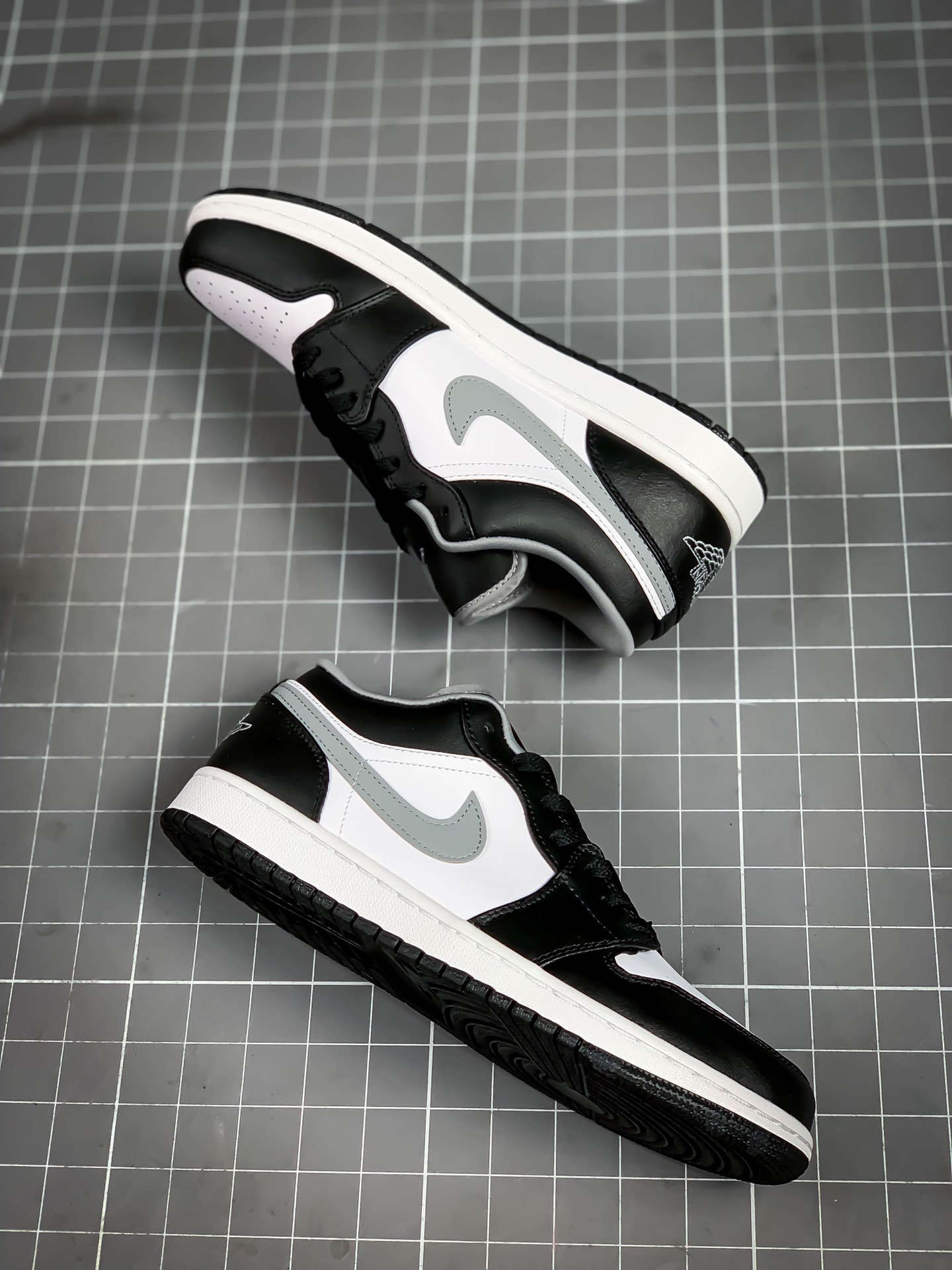 💰140真标💰200公司级💰240纯原版
Air Jordan 1 Low AJ1 （盗图无耻）
耐克 阿迪达斯 三叶草 椰子350 v2 sb dunk 古驰脏脏鞋 麦昆 匡威1970s 万斯 vans 范斯 新百伦 乔丹 air jordan asics亚瑟士 斯凯奇 斐乐 彪马 锐步 mlb fila 鬼冢虎 莆田鞋 板鞋 樱花粉 af1 高帮 纯白 复古 满天星 解构 鞋盾 小麦色 蓝粉 马卡龙 低帮 独角兽 鸳鸯 联名 童鞋 冰淇淋 骨白冰蓝 白蓝 黑色 小白鞋 电玩像素 黑白 涂鸦 镭射 雾霾 白色 diy 1970s 夜光 大童 泼墨 中帮 黑武士 洛克公园 魔术贴 情侣 经典 四钩 奶咖色 刮刮乐 白丝绸 白银 3m 反光 白绿夜光 白橙双钩 小雏菊 权志龙 白绿橙 off white 飞线 金钩 冰块 小银钩 笑脸 缝线 剪纸 纯黑 蓝丝绸 情人节限定 白金 蓝白 354 黑曜石 熊猫 像素 冰蓝 四小勾 水晶底 寿桃 洞洞鞋 彩虹像素 灰色 air force 1 黑色 拖鞋 aj4 aj35 aj11 篮球鞋 莆田 aj3 aj6 aj13 aj7 童鞋 儿童鞋 aj312 aj36 黑白奥利奥 传奇蓝 aj32 限量版 飞人拖鞋 康扣 熊猫 北卡蓝 low 白水泥 藤原浩 aj34郭艾伦 影子灰 蒂芙尼绿 aj10 倒钩 aj9 冰雪奇缘 黑曜石 aj31 aj270 球鞋 大魔王 冰激凌 樱木花道 热熔岩 迪奥联名 胭脂红 凉鞋 aj15 满天星 水泥灰 芝加哥 鸳鸯 aj28 情侣 aj28 樱花粉 电玩像素 北卡蓝 小迪奥 粉色 樱花粉 电玩像素 烟灰 变色龙 兵马俑 大巴黎 aj16 兔八哥 马卡龙 大学蓝 aj30 黑水泥 白蛇 叶绿素 火影 白水泥 情人节限定 粉蛇 黑红 球鞋gtcut kobe球鞋 zoom kobe 500黑武士 2022r nike星空 gt球鞋 zoom跑鞋 纽巴伦990 nikecourt女鞋 zoom aj1 nb827 斐乐hike nike青花瓷 aj镭射 科6 next跑鞋 宇航员2.0 小白鞋 男鞋 运动鞋 斯凯奇 斐乐 板鞋 aj 彪马 新百伦 亚瑟士 new balance adidas 阿迪达斯 篮球鞋 空军一号 纯白 跑步鞋 vision street wear puma 女运动休闲鞋 nb 情侣鞋 球鞋 dunk 美津浓 欧文7 运动鞋女款跑步鞋 休闲男鞋 aj1 拖鞋 耐克鞋男新款 鞋子 童鞋 男款 飞马 zoom 超级飞马 跑鞋 老爹鞋 air max 儿童鞋子 男士 飞马38 m2k 日落 黑白熊猫 女款 飞马39 男款 阿甘鞋 飞马37 夏季 dunk sb 华夫鞋 凉鞋 开拓者 夏款 毛毛虫 气垫 air zoom 休闲鞋 高帮 帆布鞋 sacai 2022 vapormax 赤足 飞马36 af1 紫葡萄 树莓紫 winflo8 court女鞋 网鞋 zoom 破二 dc0774 拖鞋 superfly 子弹头 dunk黑白熊猫 blazer max270 欧文7 小童鞋 阿尔法 欧文8 登月 星空 莆田 黑武士 airmax97 贝壳头 三叶草 boost forum 椰子鞋 yeezy neo 暗夜精灵 金标 椰子 350 v2 ultraboost 清风 阿尔法 涉水鞋 ub21 ub22 forum84 ub nmd 爆米花 pro2 cut supernova x9000 椰子500 小椰子 forum low 史密斯 椰子700 樱花系列女鞋 新百伦530 327 574 5740 满天星 992 550 990 303 nb2002ra 302 元祖灰 993 990v5 nb300 ms327 580 999 nb327新百伦 新百伦878 nb300 5740奶茶色 m5740nb5740 997 608 452 nbms327 992元祖灰 996 880 低帮 倒钩 aj1 low 北卡蓝 黑曜石 倒钩藤原浩鞋 芝加哥 禁穿 小迪奥aj1 aj1大学蓝 樱花粉 烟灰 闪电倒钩 mid 影子灰 白丝绸 黑红脚趾 黑红 马卡龙 小dior 蒂芙尼绿 黑脚趾 小摩卡 蜘蛛侠 兔八哥 莆田纯原 纯白 中帮 黑粉脚趾 鸳鸯 low摩卡棕 扣碎 倒钩低帮 小闪电 凯尔特人 芝加哥ow联名 灰白 红豆奶茶 叛逆 换底 扣碎篮板 摩卡棕 迪奥联名鞋 皇家蓝 低帮女鞋倒钩白棕 泡泡糖 黑粉脚趾 北卡蓝低帮 黑绿脚趾 影子灰 蒂芙尼绿 黑脚趾 浆果粉 扣碎篮板 鸳鸯 冰淇淋 白丝绸 激光蓝 offwhite联名 黑粉脚趾 蓝 水洗丹宁 情人节 午夜蓝 凯尔特人 泡泡糖 男鞋 女鞋 夏季 儿童 拖鞋 小众鞋 篮球鞋 凉鞋 运动鞋 跑步鞋 童鞋 板鞋 日落 足球鞋 小白鞋 跑鞋 老爹鞋 zoom 超级飞马 36 37 38 sb dunk 鞋子 新款 m2k air max 薄款 赤足5.0 星空 登月 vapormax 超轻 网鞋 气垫鞋 阿甘鞋 休闲鞋 47 blazer 高帮 樱花粉 free vaporfly 情侣 子弹头 华夫鞋 欧文7 lebron18 joyride fly3 max270 杜兰特5 毛毛虫 黑武士 限量版 忍者 马拉松 winflo7 kyrie7 ep 莆田鞋 板鞋 樱花粉 af1 高帮 纯白 复古 满天星 解构 鞋盾 小麦色 蓝粉 马卡龙 低帮 独角兽 鸳鸯 联名 童鞋 冰淇淋 骨白冰蓝 白蓝 黑色 小白鞋 电玩像素 黑白 涂鸦 镭射 雾霾 白色 diy 夜光 大童 泼墨 中帮 黑武士 洛克公园 魔术贴 情侣 经典 四钩 奶咖色 刮刮乐 白丝绸 白银 3m 反光 白绿夜光 白橙双钩 小雏菊 权志龙 白绿橙 off white 飞线 金钩 冰块 小银钩 笑脸 缝线 剪纸 纯黑 蓝丝绸 情人节限定 白金 蓝白 354 黑曜石 熊猫 像素 冰蓝 四小勾 水晶底 寿桃 洞洞鞋 彩虹像素 灰色 air force 1 黑色 拖鞋 aj4 aj35 aj11 篮球鞋 莆田 aj3 aj6 aj13 aj7 童鞋 儿童鞋 aj312 aj36 黑白奥利奥 德训 aj32 限量版 飞人拖鞋 康扣 熊猫 北卡蓝 low 白水泥 藤原浩 aj34郭艾伦 影子灰 aj10 倒钩 aj9 冰雪奇缘 黑曜石 aj31 aj270 球鞋 samba gazelle
