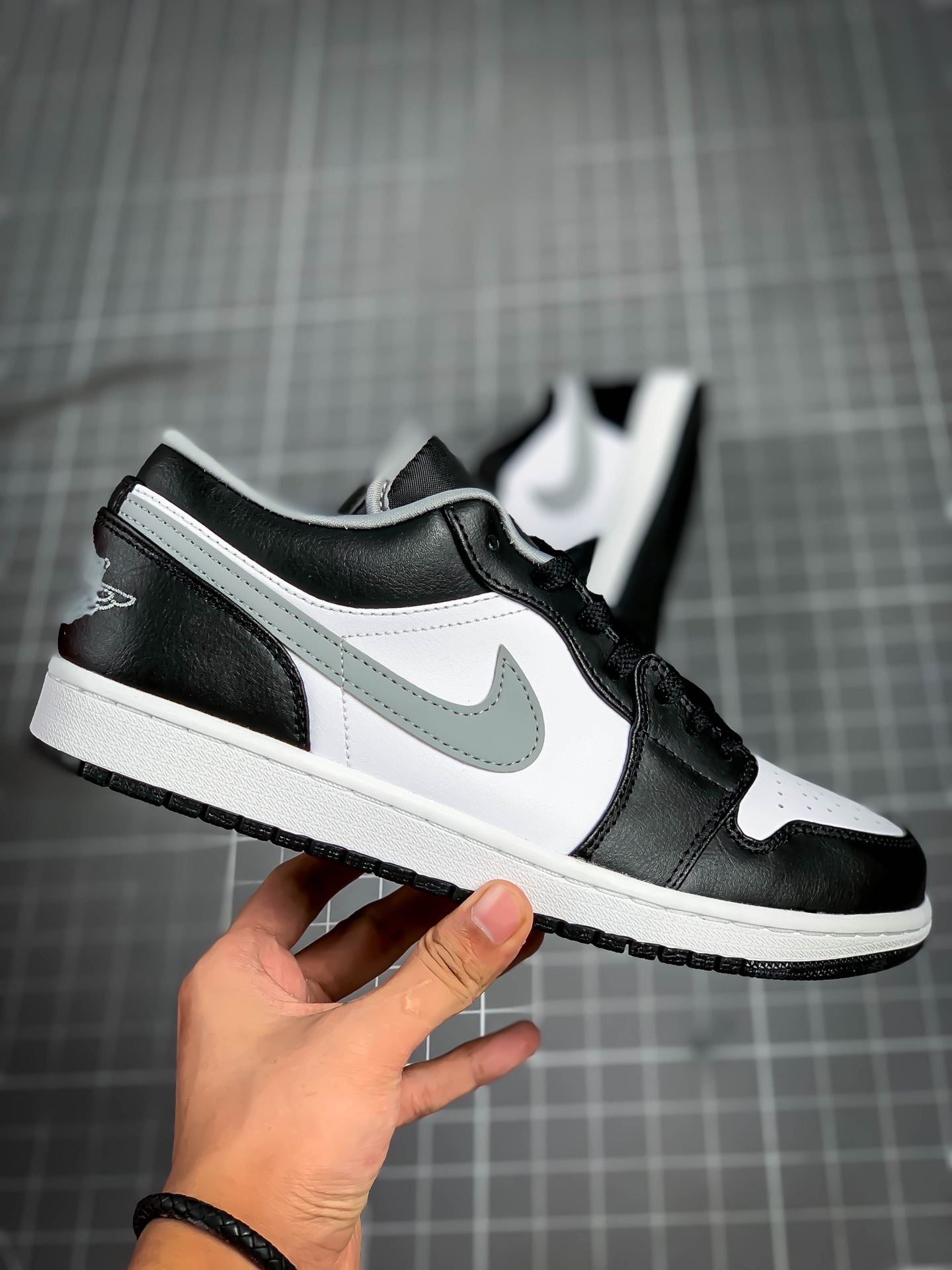 💰140真标💰200公司级💰240纯原版
Air Jordan 1 Low AJ1 （盗图无耻）
耐克 阿迪达斯 三叶草 椰子350 v2 sb dunk 古驰脏脏鞋 麦昆 匡威1970s 万斯 vans 范斯 新百伦 乔丹 air jordan asics亚瑟士 斯凯奇 斐乐 彪马 锐步 mlb fila 鬼冢虎 莆田鞋 板鞋 樱花粉 af1 高帮 纯白 复古 满天星 解构 鞋盾 小麦色 蓝粉 马卡龙 低帮 独角兽 鸳鸯 联名 童鞋 冰淇淋 骨白冰蓝 白蓝 黑色 小白鞋 电玩像素 黑白 涂鸦 镭射 雾霾 白色 diy 1970s 夜光 大童 泼墨 中帮 黑武士 洛克公园 魔术贴 情侣 经典 四钩 奶咖色 刮刮乐 白丝绸 白银 3m 反光 白绿夜光 白橙双钩 小雏菊 权志龙 白绿橙 off white 飞线 金钩 冰块 小银钩 笑脸 缝线 剪纸 纯黑 蓝丝绸 情人节限定 白金 蓝白 354 黑曜石 熊猫 像素 冰蓝 四小勾 水晶底 寿桃 洞洞鞋 彩虹像素 灰色 air force 1 黑色 拖鞋 aj4 aj35 aj11 篮球鞋 莆田 aj3 aj6 aj13 aj7 童鞋 儿童鞋 aj312 aj36 黑白奥利奥 传奇蓝 aj32 限量版 飞人拖鞋 康扣 熊猫 北卡蓝 low 白水泥 藤原浩 aj34郭艾伦 影子灰 蒂芙尼绿 aj10 倒钩 aj9 冰雪奇缘 黑曜石 aj31 aj270 球鞋 大魔王 冰激凌 樱木花道 热熔岩 迪奥联名 胭脂红 凉鞋 aj15 满天星 水泥灰 芝加哥 鸳鸯 aj28 情侣 aj28 樱花粉 电玩像素 北卡蓝 小迪奥 粉色 樱花粉 电玩像素 烟灰 变色龙 兵马俑 大巴黎 aj16 兔八哥 马卡龙 大学蓝 aj30 黑水泥 白蛇 叶绿素 火影 白水泥 情人节限定 粉蛇 黑红 球鞋gtcut kobe球鞋 zoom kobe 500黑武士 2022r nike星空 gt球鞋 zoom跑鞋 纽巴伦990 nikecourt女鞋 zoom aj1 nb827 斐乐hike nike青花瓷 aj镭射 科6 next跑鞋 宇航员2.0 小白鞋 男鞋 运动鞋 斯凯奇 斐乐 板鞋 aj 彪马 新百伦 亚瑟士 new balance adidas 阿迪达斯 篮球鞋 空军一号 纯白 跑步鞋 vision street wear puma 女运动休闲鞋 nb 情侣鞋 球鞋 dunk 美津浓 欧文7 运动鞋女款跑步鞋 休闲男鞋 aj1 拖鞋 耐克鞋男新款 鞋子 童鞋 男款 飞马 zoom 超级飞马 跑鞋 老爹鞋 air max 儿童鞋子 男士 飞马38 m2k 日落 黑白熊猫 女款 飞马39 男款 阿甘鞋 飞马37 夏季 dunk sb 华夫鞋 凉鞋 开拓者 夏款 毛毛虫 气垫 air zoom 休闲鞋 高帮 帆布鞋 sacai 2022 vapormax 赤足 飞马36 af1 紫葡萄 树莓紫 winflo8 court女鞋 网鞋 zoom 破二 dc0774 拖鞋 superfly 子弹头 dunk黑白熊猫 blazer max270 欧文7 小童鞋 阿尔法 欧文8 登月 星空 莆田 黑武士 airmax97 贝壳头 三叶草 boost forum 椰子鞋 yeezy neo 暗夜精灵 金标 椰子 350 v2 ultraboost 清风 阿尔法 涉水鞋 ub21 ub22 forum84 ub nmd 爆米花 pro2 cut supernova x9000 椰子500 小椰子 forum low 史密斯 椰子700 樱花系列女鞋 新百伦530 327 574 5740 满天星 992 550 990 303 nb2002ra 302 元祖灰 993 990v5 nb300 ms327 580 999 nb327新百伦 新百伦878 nb300 5740奶茶色 m5740nb5740 997 608 452 nbms327 992元祖灰 996 880 低帮 倒钩 aj1 low 北卡蓝 黑曜石 倒钩藤原浩鞋 芝加哥 禁穿 小迪奥aj1 aj1大学蓝 樱花粉 烟灰 闪电倒钩 mid 影子灰 白丝绸 黑红脚趾 黑红 马卡龙 小dior 蒂芙尼绿 黑脚趾 小摩卡 蜘蛛侠 兔八哥 莆田纯原 纯白 中帮 黑粉脚趾 鸳鸯 low摩卡棕 扣碎 倒钩低帮 小闪电 凯尔特人 芝加哥ow联名 灰白 红豆奶茶 叛逆 换底 扣碎篮板 摩卡棕 迪奥联名鞋 皇家蓝 低帮女鞋倒钩白棕 泡泡糖 黑粉脚趾 北卡蓝低帮 黑绿脚趾 影子灰 蒂芙尼绿 黑脚趾 浆果粉 扣碎篮板 鸳鸯 冰淇淋 白丝绸 激光蓝 offwhite联名 黑粉脚趾 蓝 水洗丹宁 情人节 午夜蓝 凯尔特人 泡泡糖 男鞋 女鞋 夏季 儿童 拖鞋 小众鞋 篮球鞋 凉鞋 运动鞋 跑步鞋 童鞋 板鞋 日落 足球鞋 小白鞋 跑鞋 老爹鞋 zoom 超级飞马 36 37 38 sb dunk 鞋子 新款 m2k air max 薄款 赤足5.0 星空 登月 vapormax 超轻 网鞋 气垫鞋 阿甘鞋 休闲鞋 47 blazer 高帮 樱花粉 free vaporfly 情侣 子弹头 华夫鞋 欧文7 lebron18 joyride fly3 max270 杜兰特5 毛毛虫 黑武士 限量版 忍者 马拉松 winflo7 kyrie7 ep 莆田鞋 板鞋 樱花粉 af1 高帮 纯白 复古 满天星 解构 鞋盾 小麦色 蓝粉 马卡龙 低帮 独角兽 鸳鸯 联名 童鞋 冰淇淋 骨白冰蓝 白蓝 黑色 小白鞋 电玩像素 黑白 涂鸦 镭射 雾霾 白色 diy 夜光 大童 泼墨 中帮 黑武士 洛克公园 魔术贴 情侣 经典 四钩 奶咖色 刮刮乐 白丝绸 白银 3m 反光 白绿夜光 白橙双钩 小雏菊 权志龙 白绿橙 off white 飞线 金钩 冰块 小银钩 笑脸 缝线 剪纸 纯黑 蓝丝绸 情人节限定 白金 蓝白 354 黑曜石 熊猫 像素 冰蓝 四小勾 水晶底 寿桃 洞洞鞋 彩虹像素 灰色 air force 1 黑色 拖鞋 aj4 aj35 aj11 篮球鞋 莆田 aj3 aj6 aj13 aj7 童鞋 儿童鞋 aj312 aj36 黑白奥利奥 德训 aj32 限量版 飞人拖鞋 康扣 熊猫 北卡蓝 low 白水泥 藤原浩 aj34郭艾伦 影子灰 aj10 倒钩 aj9 冰雪奇缘 黑曜石 aj31 aj270 球鞋 samba gazelle