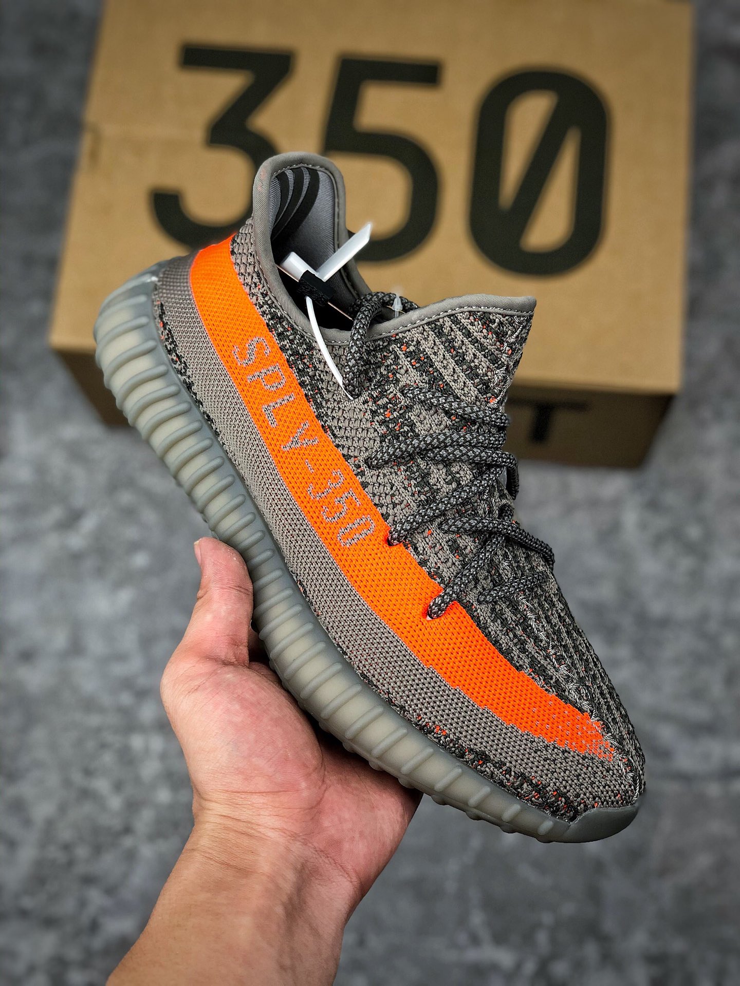  支持放店
Yeezy Boost 350 V2 灰橙满天星 全套原楦 原纸版 原鞋开模完美打造 采用辰元飞织鱼丝网原厂面 非进口机台 大底原厂半透明RB巴斯夫满钉大底  原厂东莞百宏3M反光鞋带 质感一致 原厂鑫成新粉原鞋垫 LOGO胶浆印花 钛金针与高士马克线针车精工打造 一切遵循原厂指令单采购同源原材 GW1229尺码:36-48