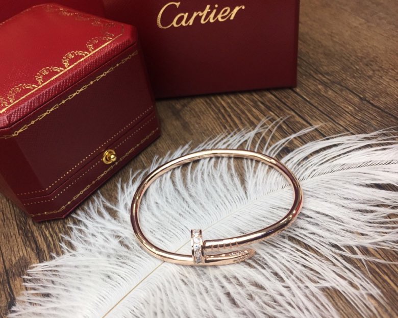 Cartier卡地亚头尾镶钻钉子手镯JusteunClou系列独具创意大胆而现代个性十足钉子设计头尾饰以