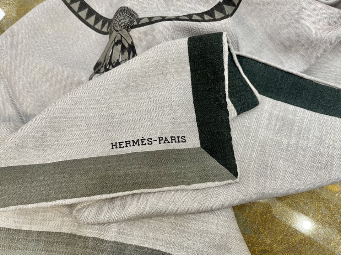 Hermes爱马仕盾形纹章图案印花全新纯色真丝方巾