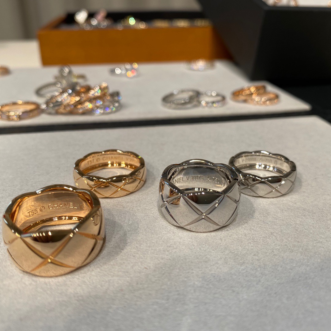 NO:631387,Coco crush is available for shipment, and Cartier high-end jewelry is available.19860909都有 Coco crush 现货可以发,,卡迪亚高端饰品,Jewelry