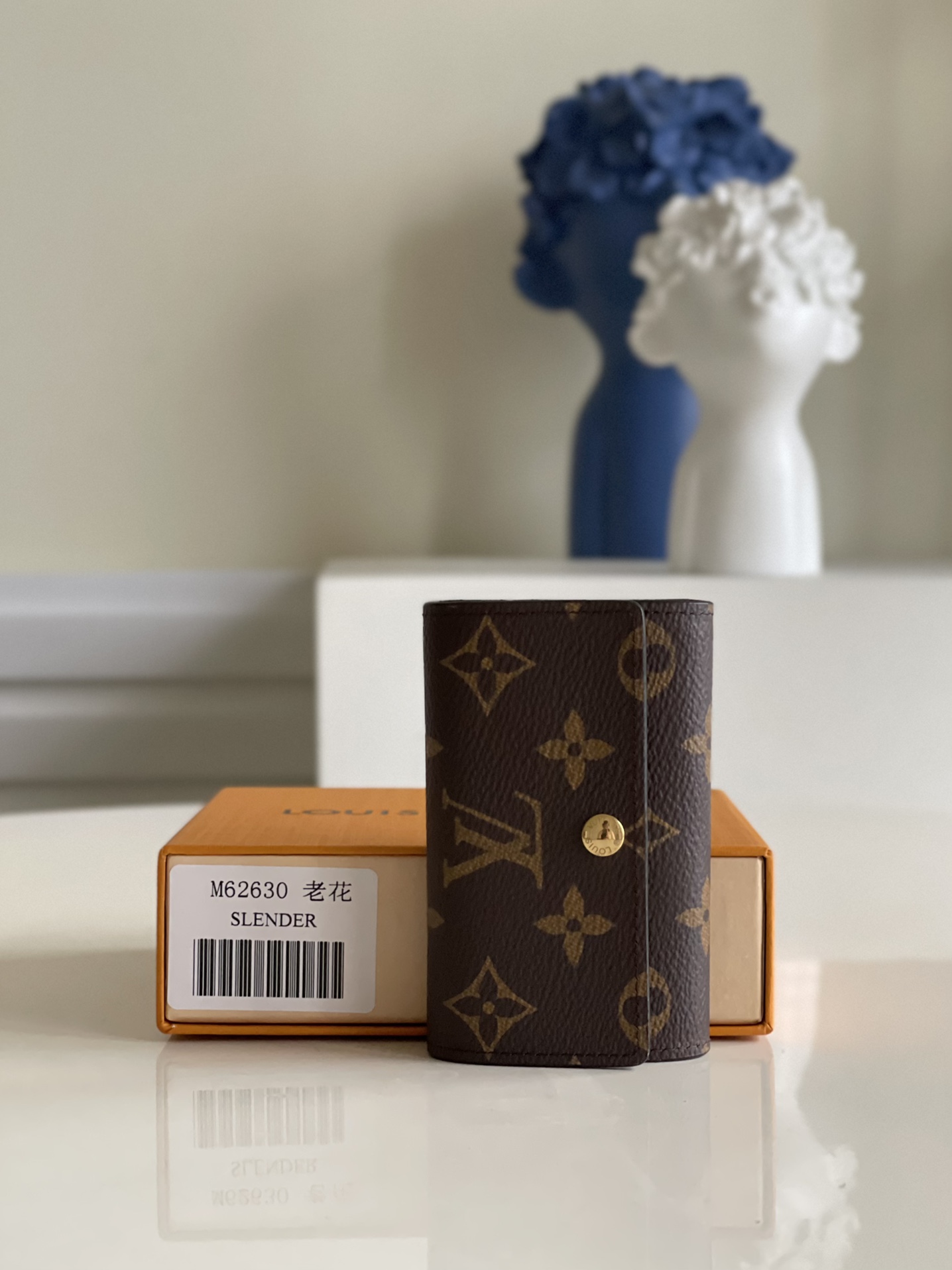 NO:397363,[Exclusive real photo of M62630 presbyterian] A small and exquisite design key bag!  It has six locks that can be fastened with six keys. Made of Monogram canvas, lined with handbags or briefcases, which are both practical and beautiful. Size 10x7cm v., LV [original leather], louis vuitton19860909【独家实拍M62630老花】 设计小巧精致的钥匙包！设有六个可系扣六把钥匙的锁扣.采用Monogram帆布制造,配衬手袋或公事包,既实用又美观.尺寸10x7cm v.,LV【原厂皮】,louis vuitton,Bag