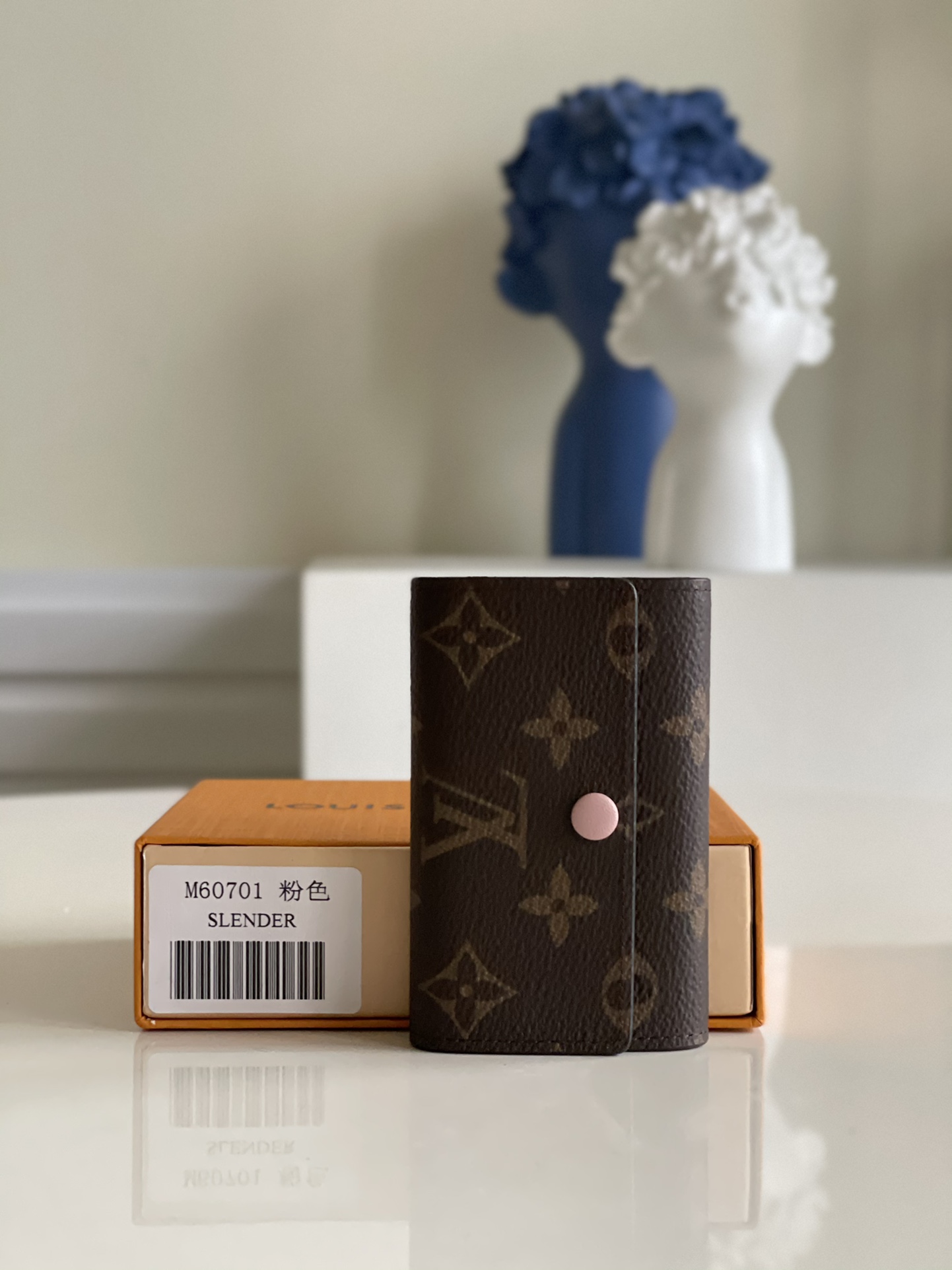 NO:397367,[Exclusive real-life M60701 pink] A small and exquisite design key bag!  It has six locks that can be fastened with six keys. Made of Monogram canvas, lined with handbags or briefcases, which are both practical and beautiful. Size 10x7cm v., LV [original leather], louis vuitton19860909【独家实拍M60701粉】 设计小巧精致的钥匙包！设有六个可系扣六把钥匙的锁扣.采用Monogram帆布制造,配衬手袋或公事包,既实用又美观.尺寸10x7cm v.,LV【原厂皮】,louis vuitton,Bag