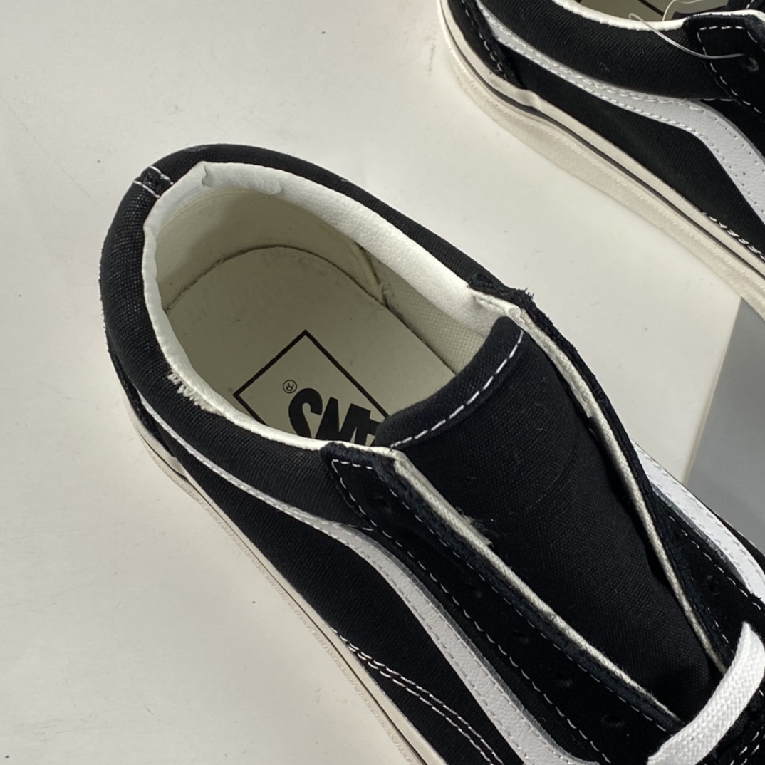P140  VANS Old Skool 安纳海姆亮油版休闲滑板鞋 VN0A38G2PXC