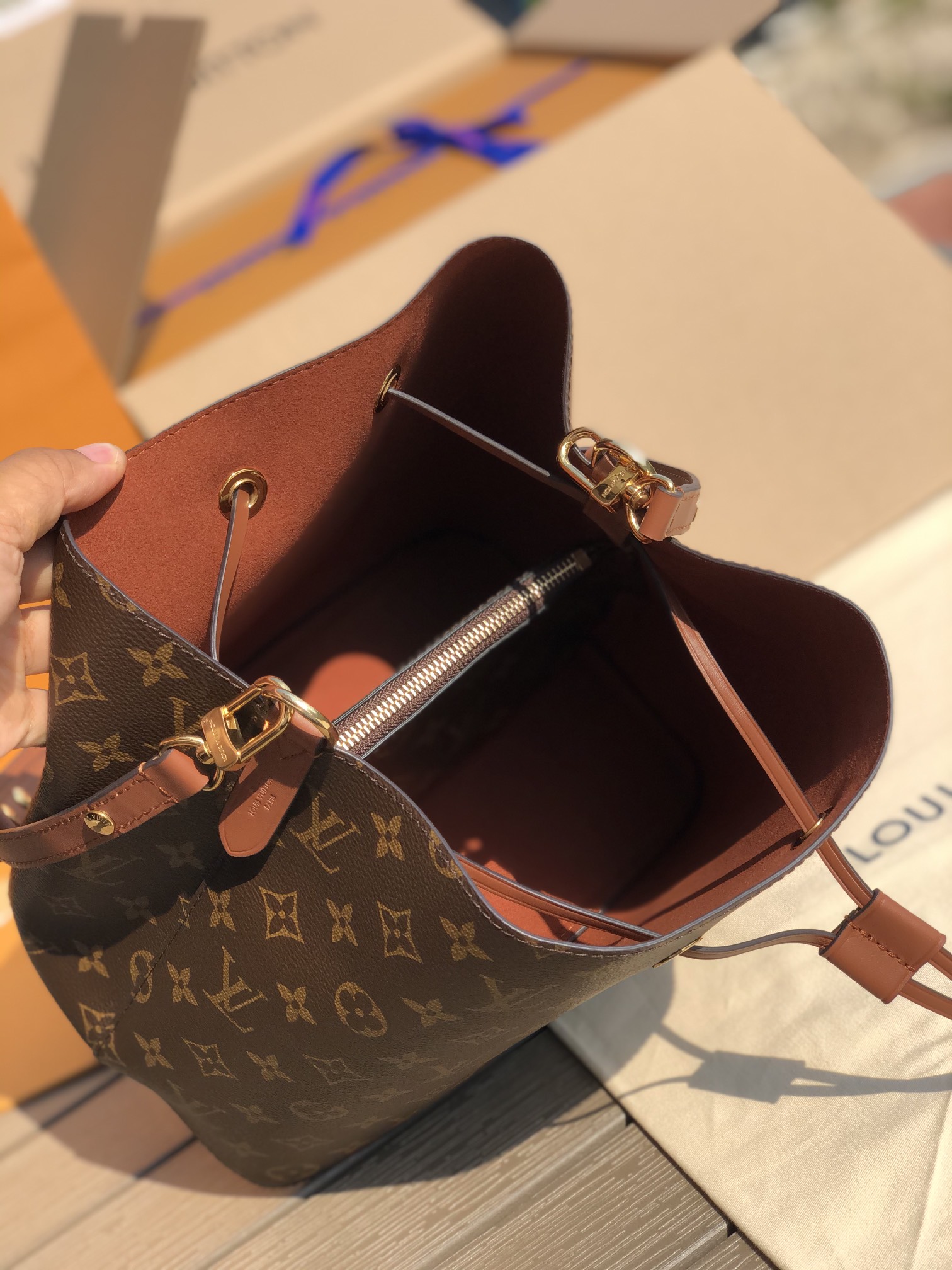 🌼 m44887焦糖色❗️尺寸：26×26×17.5cmLV海外渠道订单货！Gaston-Louis V