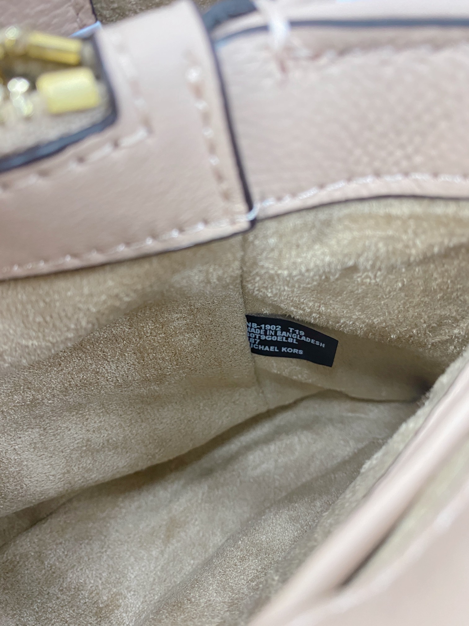 Michael Kors ～mk cece羊‮绣皮‬花V型新款 小链条长‮带肩‬斜挎单肩两用女士包 一个包