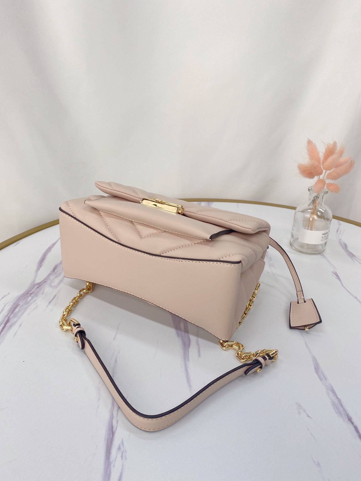 Michael Kors ～mk cece羊‮绣皮‬花V型新款 小链条长‮带肩‬斜挎单肩两用女士包 一个包