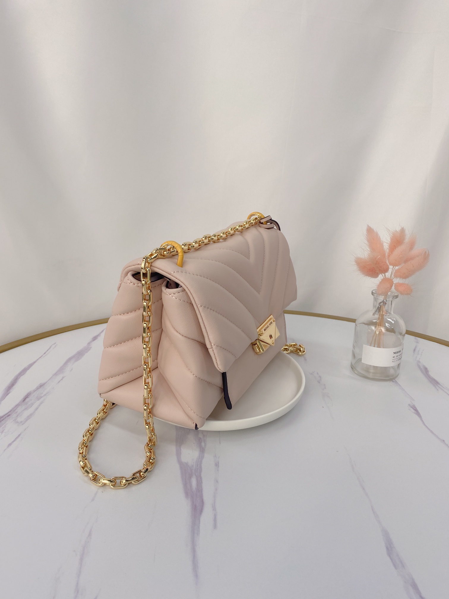 Michael Kors ～mk cece羊‮绣皮‬花V型新款 小链条长‮带肩‬斜挎单肩两用女士包 一个包
