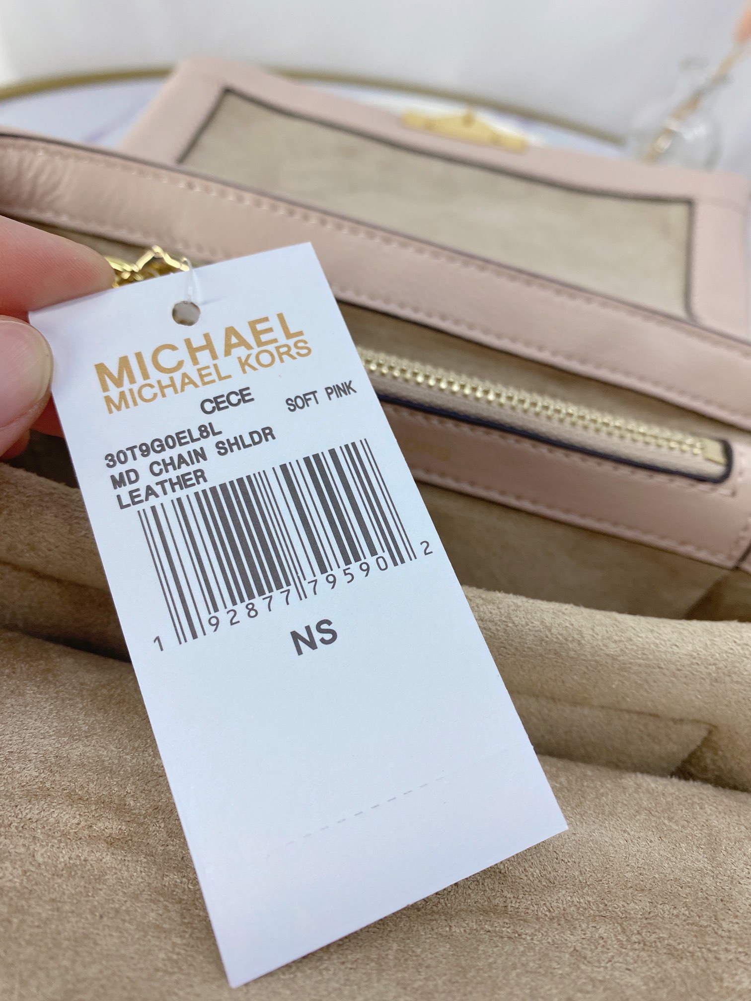 Michael Kors ～mk cece羊‮绣皮‬花V型新款 小链条长‮带肩‬斜挎单肩两用女士包 一个包