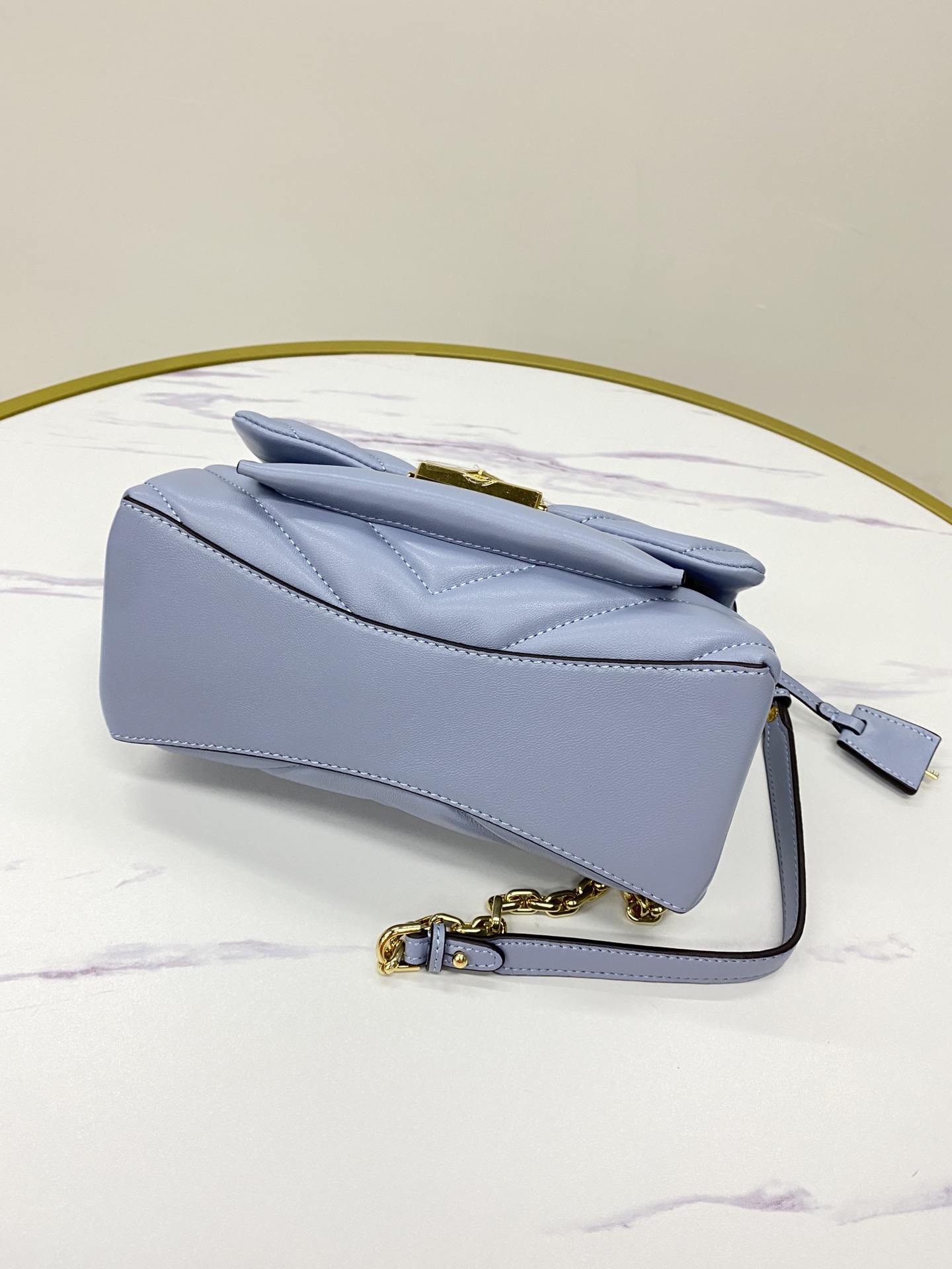 Michael Kors ～mk cece羊‮绣皮‬花V型新款 小链条长‮带肩‬斜挎单肩两用女士包 一个包