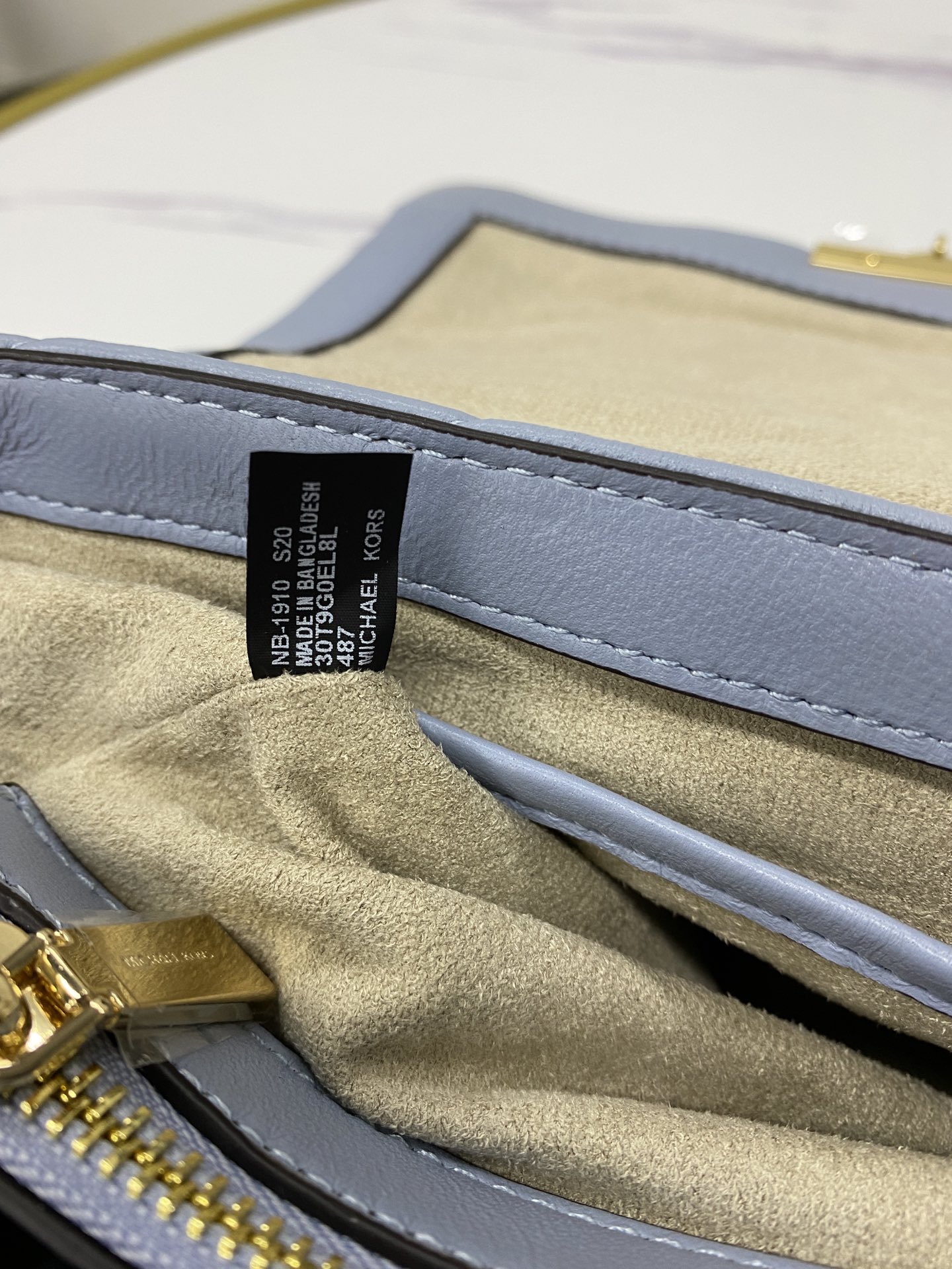 Michael Kors ～mk cece羊‮绣皮‬花V型新款 小链条长‮带肩‬斜挎单肩两用女士包 一个包