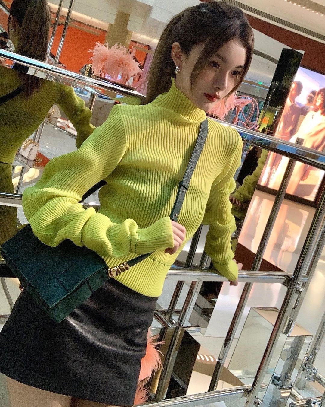 Bottega Veneta CASSETTE 23CM BAG 666870雨树绿