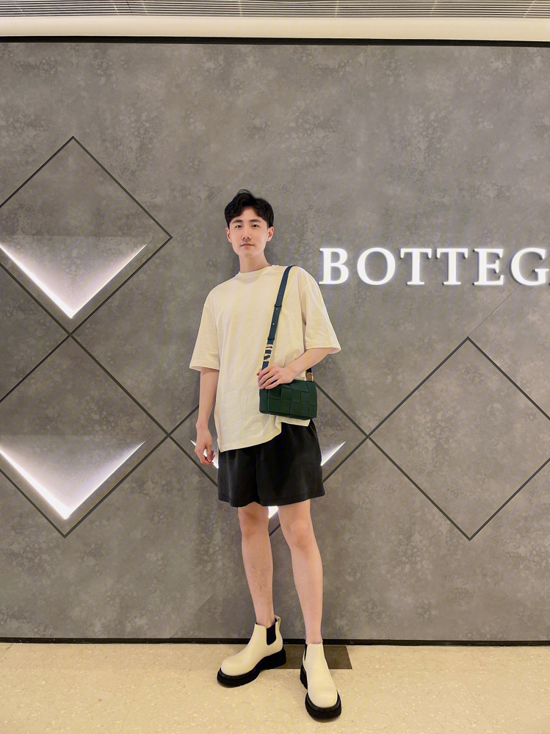 Bottega Veneta CASSETTE 23CM BAG 666870雨树绿