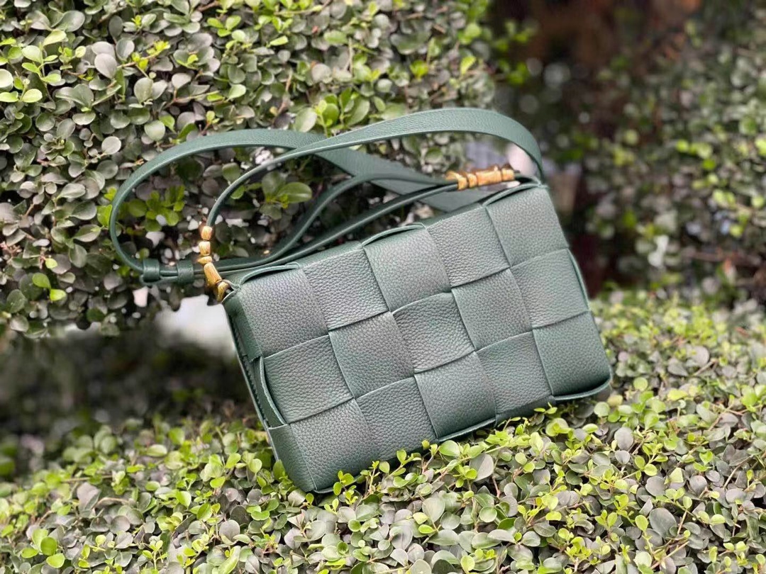 Bottega Veneta CASSETTE 23CM BAG 666870雨树绿