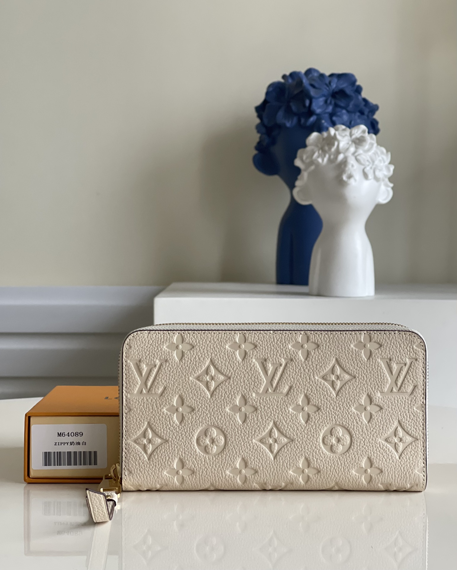 NO:397386,[Exclusive real photo M64089 white] Classic wallet is made of Monogram Empreinte leather, and has a variety of functions. Size 19.5 x 10.5 x 2.5 cm v.350, LV [original leather], louis vuitton19860909【独家实拍M64089白】经典钱夹以Monogram Empreinte皮革裁制而成,功能多样的Zippy钱夹.尺寸19.5 x 10.5 x 2.5 厘米 v.350,LV【原厂皮】,louis vuitton,Bag