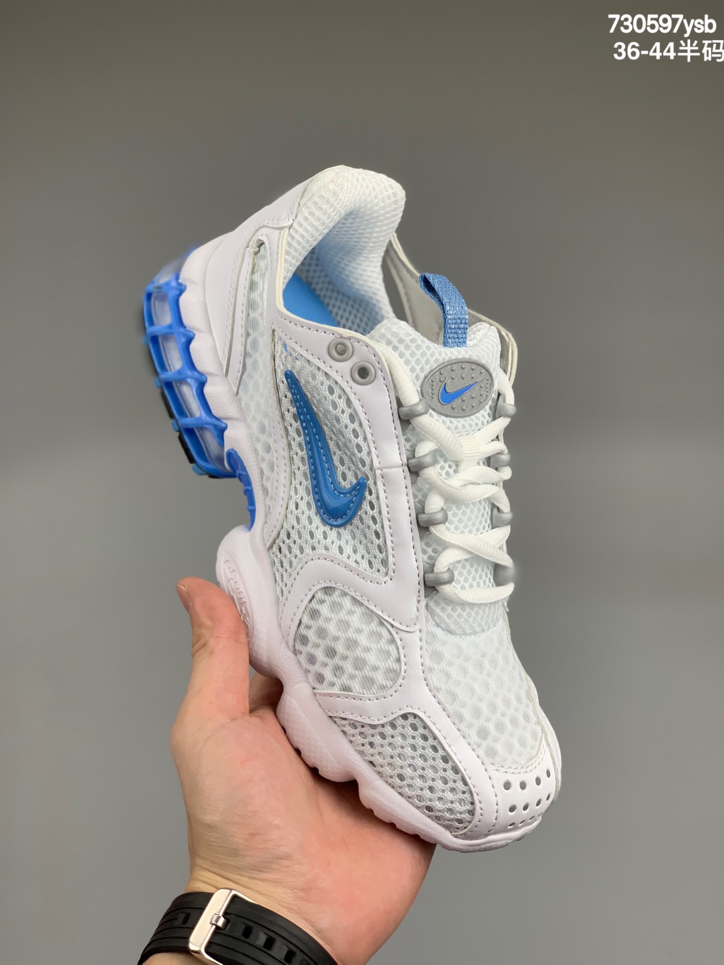 
Stussy斯图西 x Nike Air Zoom Spiridon Caged 2斯皮里东牢笼2代系列复古休闲运动慢跑鞋. 采用全工艺棉麻布及网眼布透气材质#后掌气垫嵌入Zoom气垫装置这鞋得细品，美国元祖街头潮牌货号：CQ5486 编码:730597ysb  尺码：36-44半码 
Stussy斯图西 x Nike Air Zoom Spiridon Caged 2斯皮里东牢笼2代系列复古休闲运动慢跑鞋. 采用全工艺棉麻布及网眼布透气材质#后掌气垫嵌入Zoom气垫装置这鞋得细品，美国元祖街头潮牌货号：CQ5486 编码:730597ysb  尺码：36-44半码