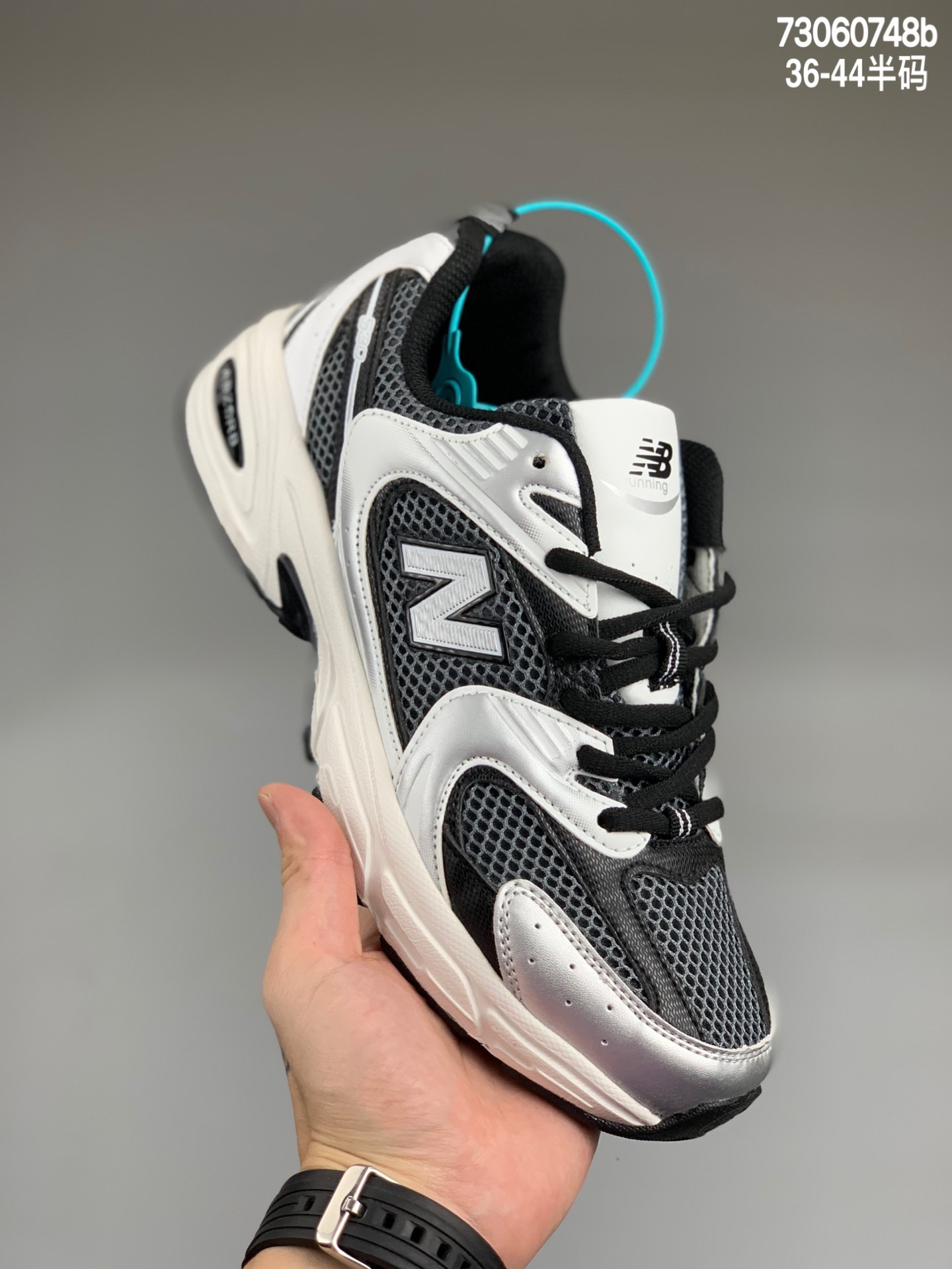 
小红书爆款新配色#New Balance NB530 复古休闲慢跑鞋 采用原厂材料和胶水质感无敌SWSIZE：36 36.5 37 37.5 38 38.5 39 40 40.5 41.5 42 42.5 43 44
编码：73060748b