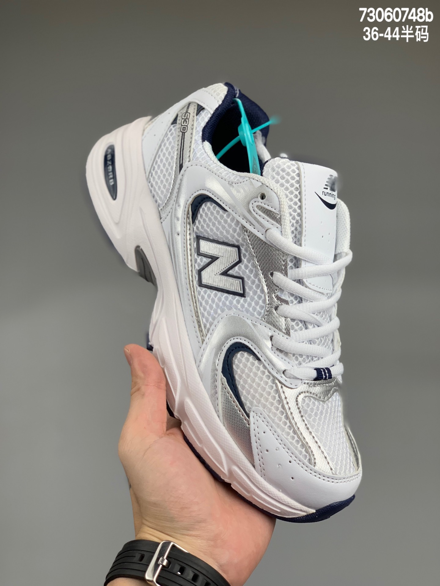 
小红书爆款新配色#New Balance NB530 复古休闲慢跑鞋 采用原厂材料和胶水质感无敌SWSIZE：36 36.5 37 37.5 38 38.5 39 40 40.5 41.5 42 42.5 43 44
编码：73060748b