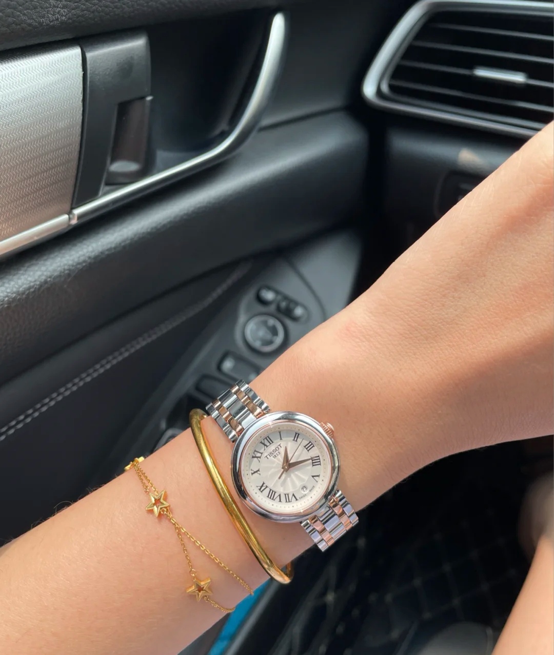 TISSOT Carly Series: Elegant Women’s Wristwatches for Urban Professionals - 图片 5