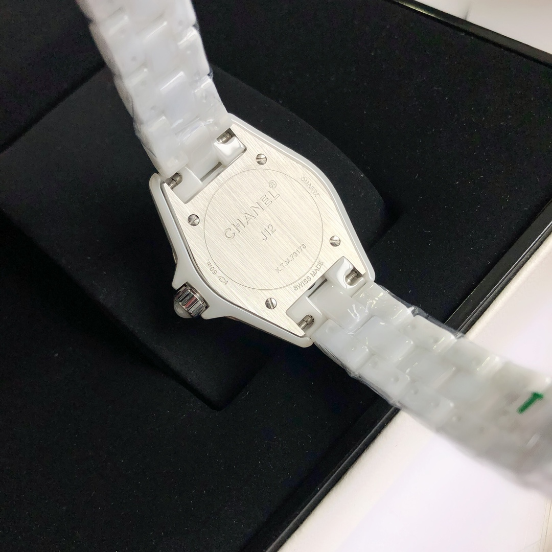 Chanel J12 Series: Elegant Swiss Watch with High-Tech Ceramics and Diamonds - 图片 6