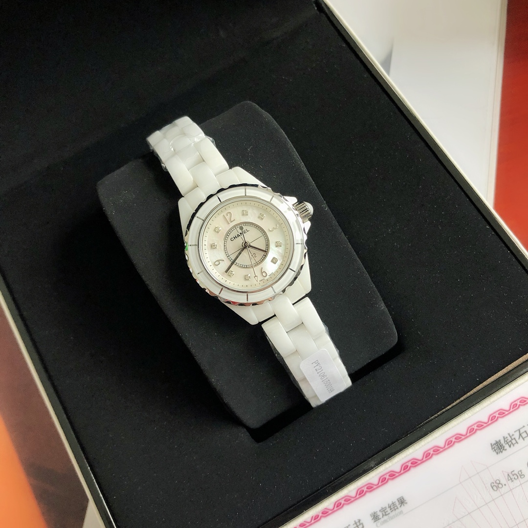 Chanel J12 Series: Elegant Swiss Watch with High-Tech Ceramics and Diamonds - 图片 1