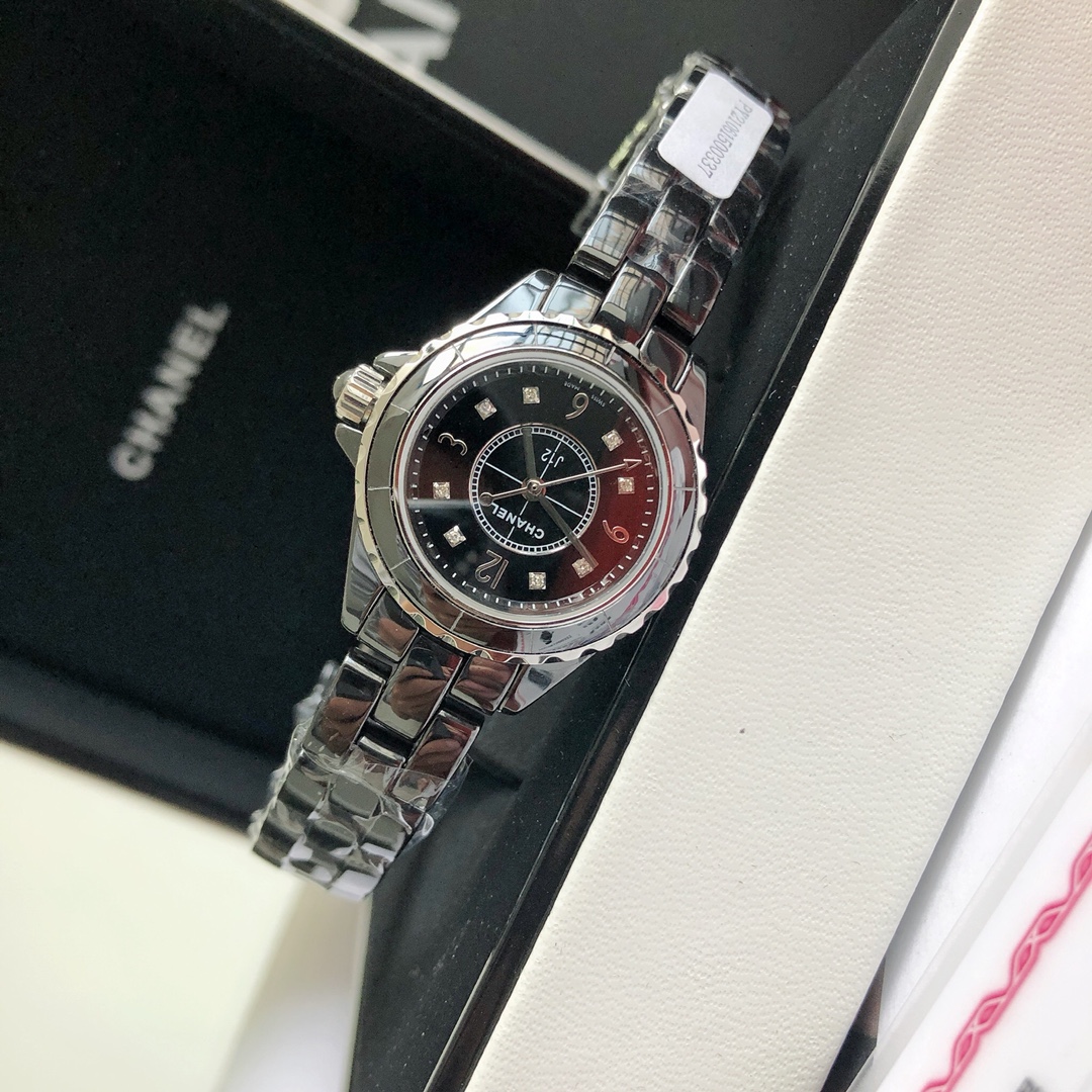 Chanel J12 Series: Luxury Swiss Watch with High-Tech Ceramics and Diamonds - 图片 5