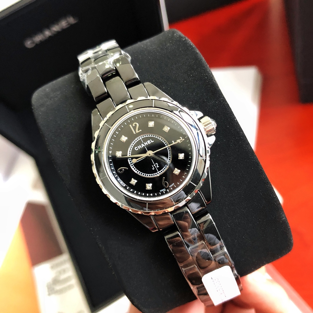 Chanel J12 Series: Luxury Swiss Watch with High-Tech Ceramics and Diamonds - 图片 3