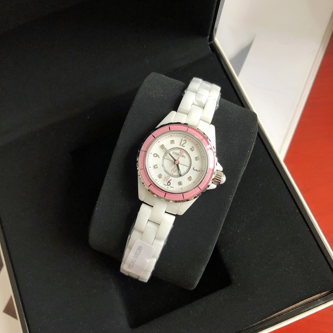 Chanel J12 Series: Luxury Swiss Watch with Sophisticated Design and High-Tech Features - 图片 2
