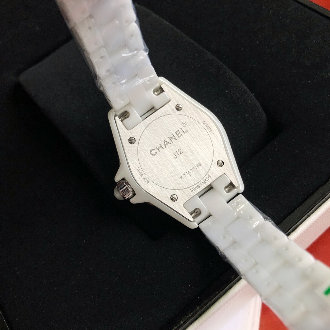 Chanel J12 Series: Luxury Swiss Watch with Sophisticated Design and High-Tech Features - 图片 6