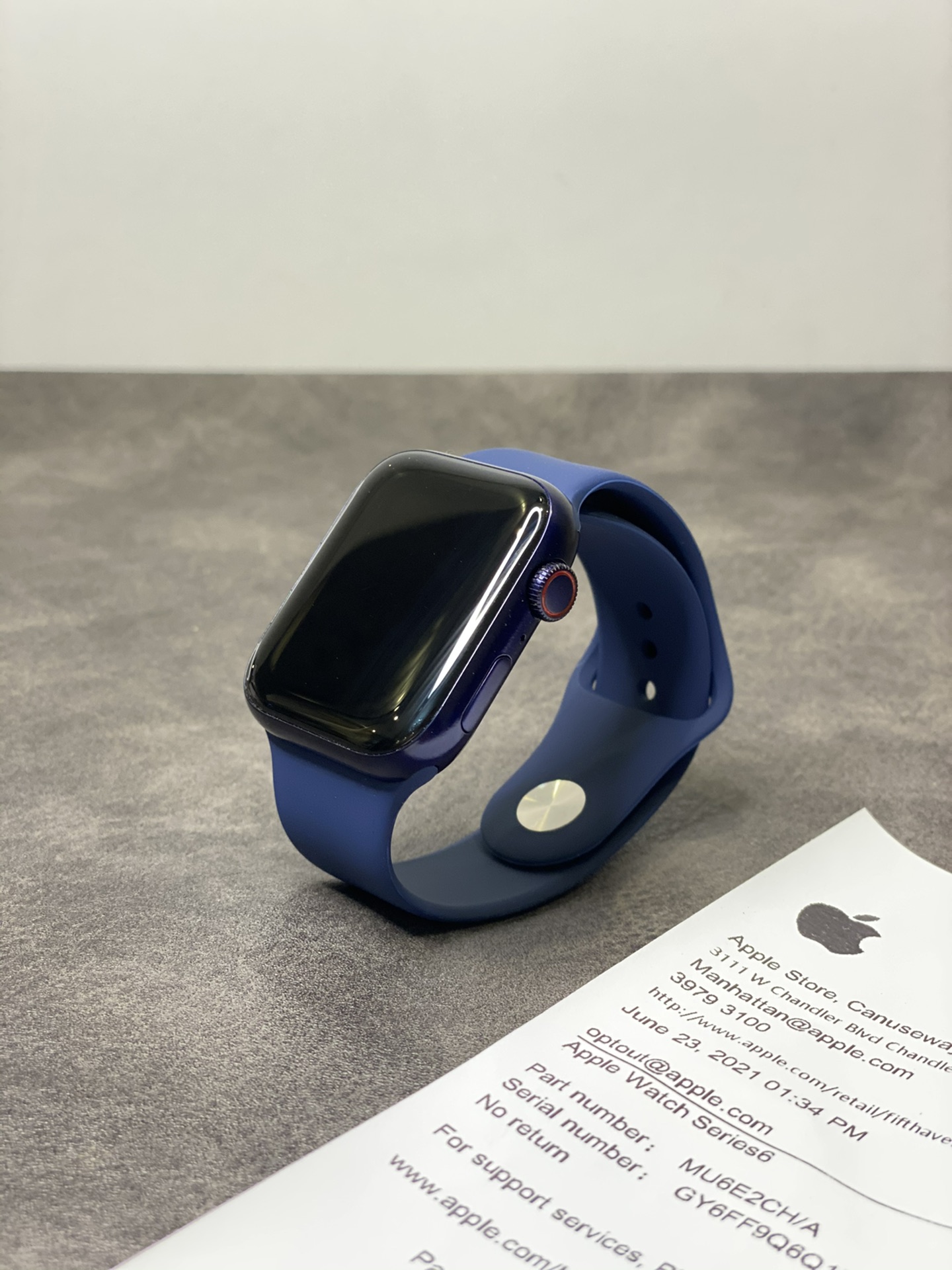 8月最新款‼️本地放💰200
ln毒版#苹果Apple Watch 6 智能手表
苹果6代智能手表 市面最新正确版本
全尺寸高清屏幕 黑边跟正品一样窄 真正原装
重金独家开模 铝合金机身 侧面双按键 同步正品
外包装跟正品一样尺寸 外观完全一比一
底部带防伪标 序列号可在苹果官网查保修‼️
带GPS定位功能 连接后可在手机上查找定位
电池升级+高阶低功耗芯片 待机时间可用一周
带无线充电功能 放上即可充电 省去充电插孔的繁杂
分屏UI系统 可以连接苹果或安卓手机操作!
多种运动 健康检测功能 心跳 心率 血压 呼吸等10余种健康管理功能,可连接手机APP上操作使用
正品有的功能基本都有 能够满足日常需求
上手可慢慢研究 绝对物超所值‼️
退换条件:机身不磨损屏幕膜不撕可退换 保修三个月