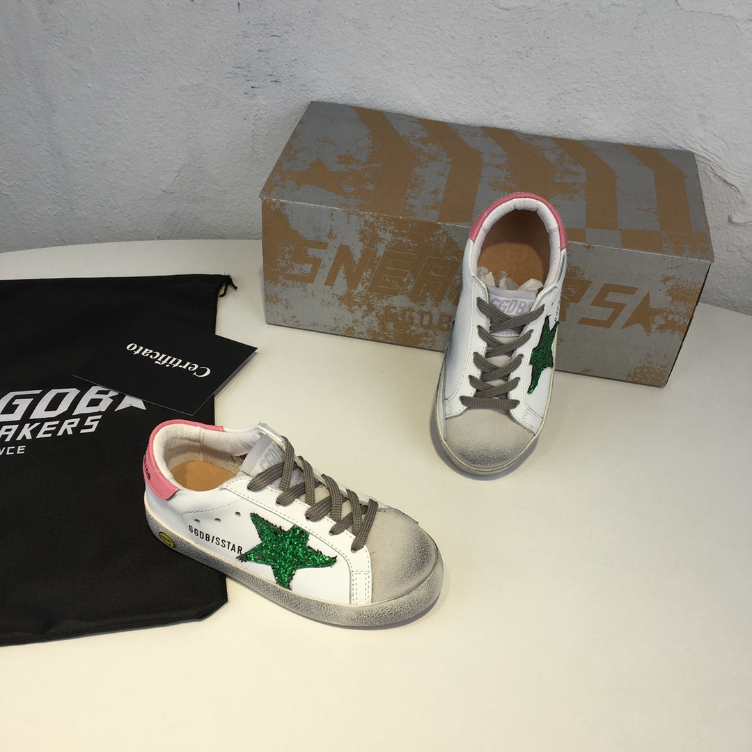 P D图案+、毛里+🍭GGDB🌟小脏鞋.男👦女👧同款童鞋🍦✨🦋ggdb 小脏鞋 火红程度比小白鞋还要早，打破传统审美，小脏鞋做到了！就是这么百搭 ！再也不用担心洗鞋的问题啦！🇮🇹鞋面丝