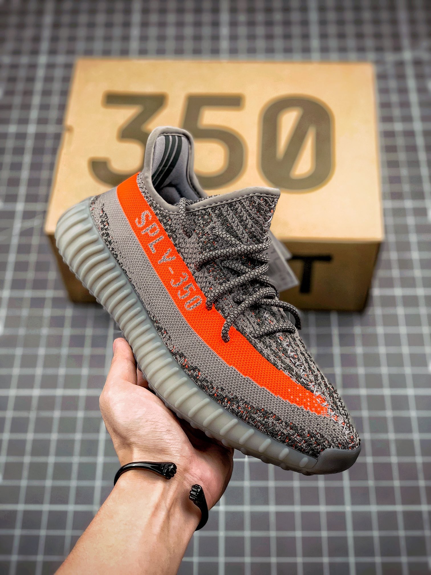 Yeezy boost 350 V2 1.0 # # Boost ‼️
Taglia 36 36.5 37 38 38.5 39 40 40.5 41 42 42.5 43 44 44.5 45 46 47
