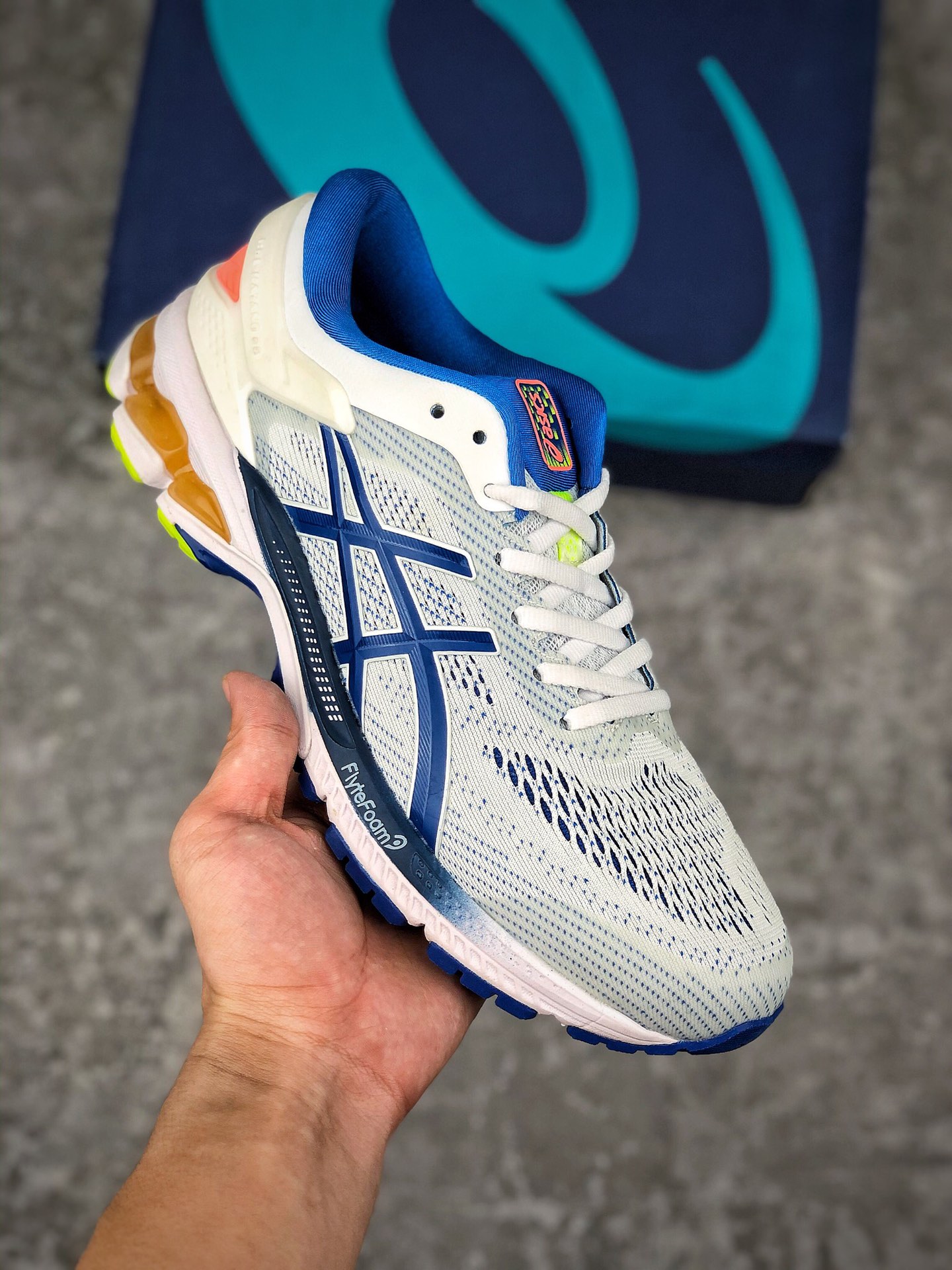  支持放店
 “跑鞋之王”ASICS/亚瑟士 GEL-NIMBUS 26代
原档案据数开发楦型纸版#
原装印尼工代进口单丝纤维程工网布鞋面#
轻舒量适透气材质 后环跟绕式可视GEL缓震胶效果
采用前掌FLYTEFOAM Propel缓中震底科技
码数：39.5 40 40.5 41.5 42 42.5 43.5 44 44.5