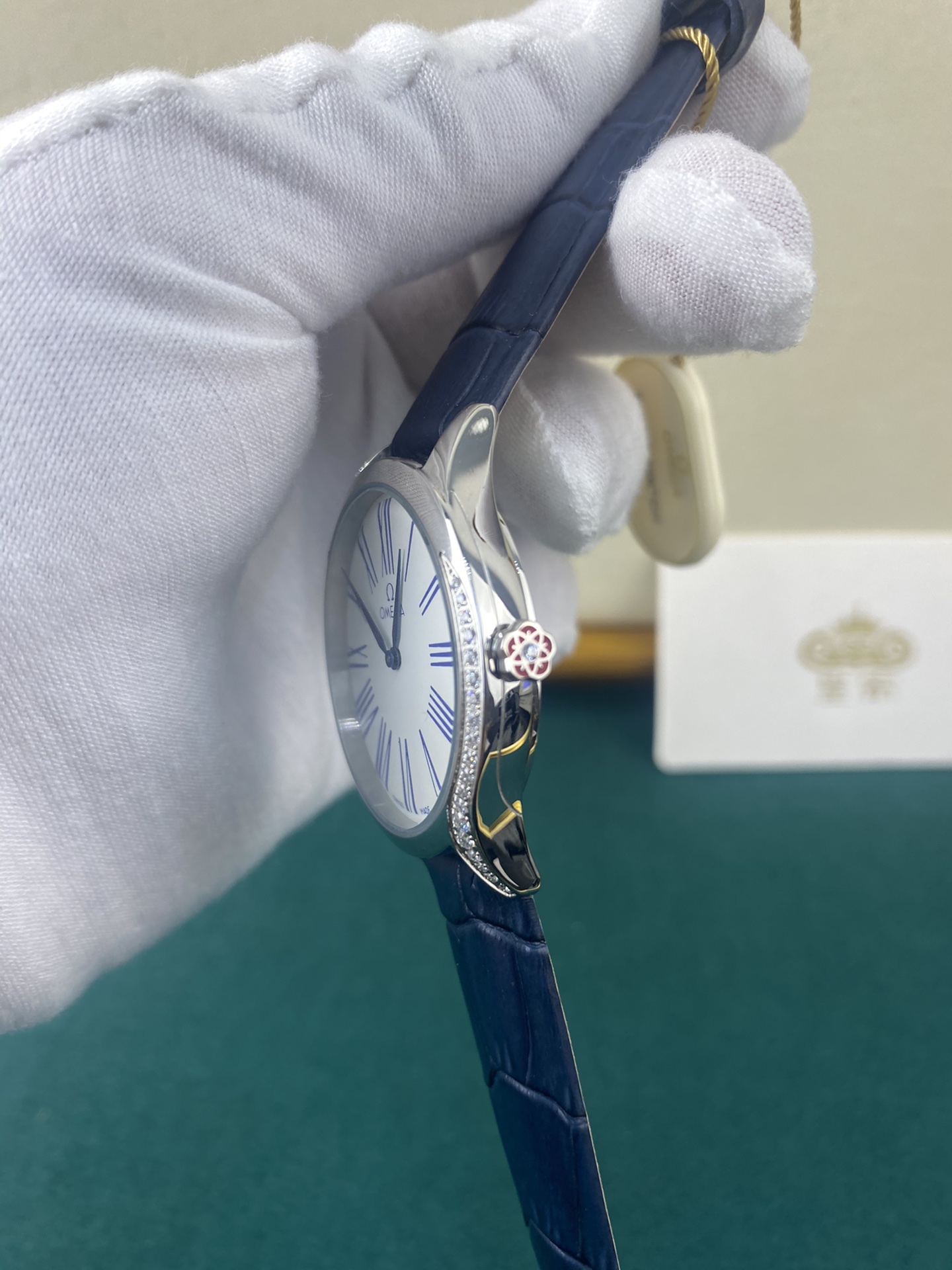 Omega 皇家 欧米茄镶钻女蝶飞39mm