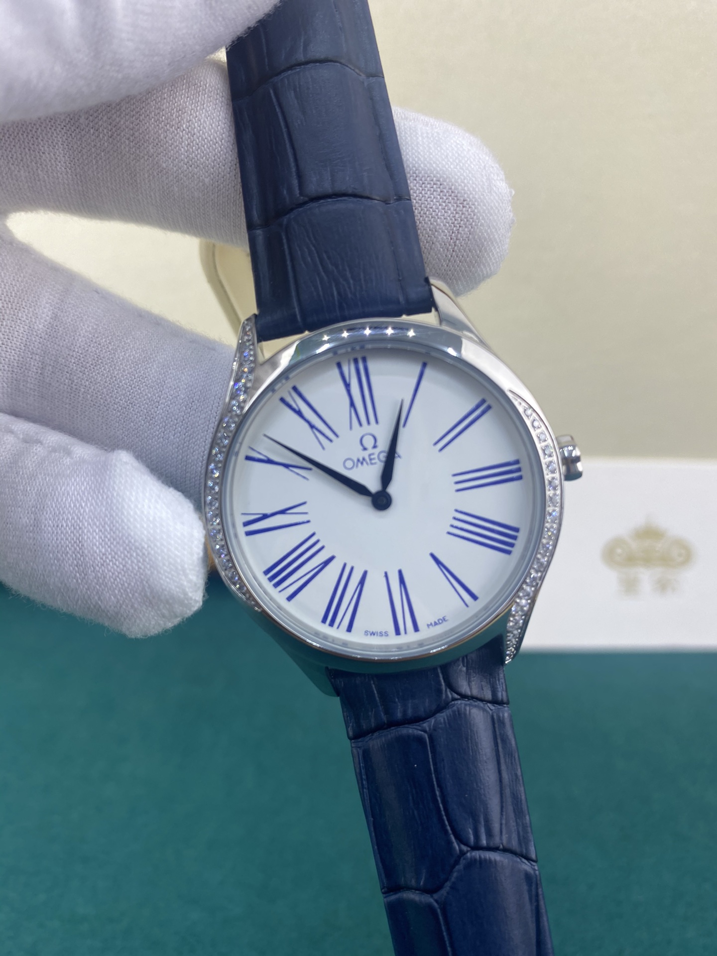 Omega 皇家 欧米茄镶钻女蝶飞39mm